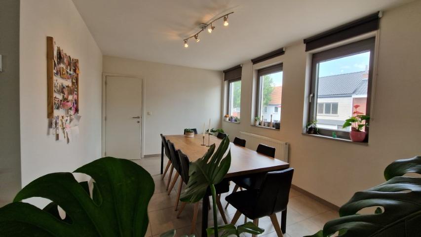 Ruim, energiezuinig DUPLEXAPPARTEMENT met 2slaapkmers, mooie leeefruuimten, terras en parking. foto 8