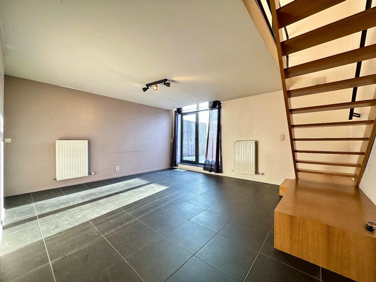 Goed gelegen appartement met 2 slaapkamers, terras en autostaanplaats te Tongeren foto 2