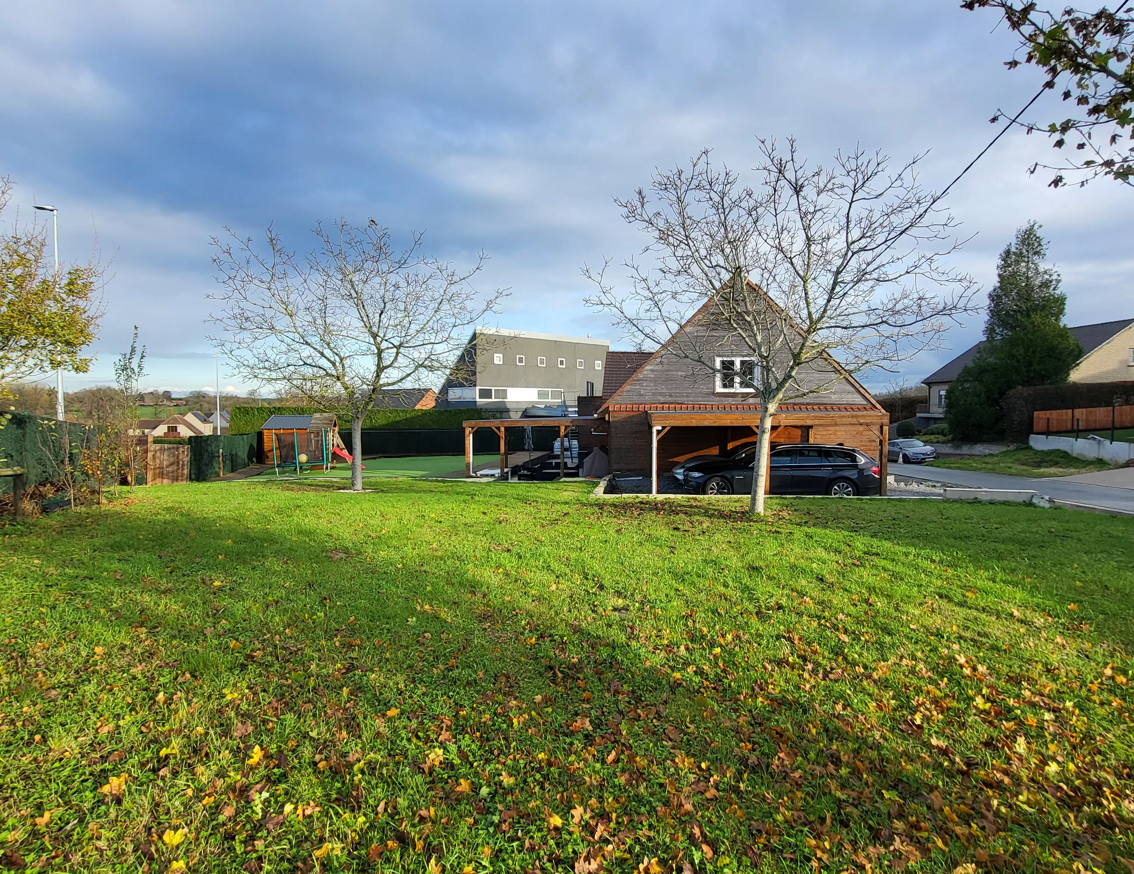 In het landelijke Roborst, een deelgemeente van Zwalm in de prachtige Vlaamse Ardennen, bevindt zich deze ruime en volledig gerenoveerde woning op een perceel van 1.143 m².  foto 5