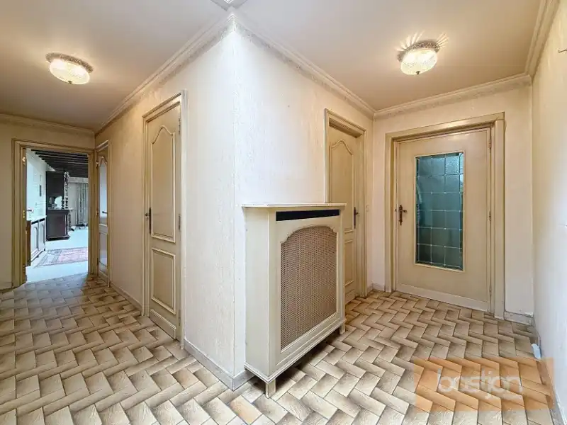 Te renoveren woning met tal van mogelijkheden in hartje Marke foto 9