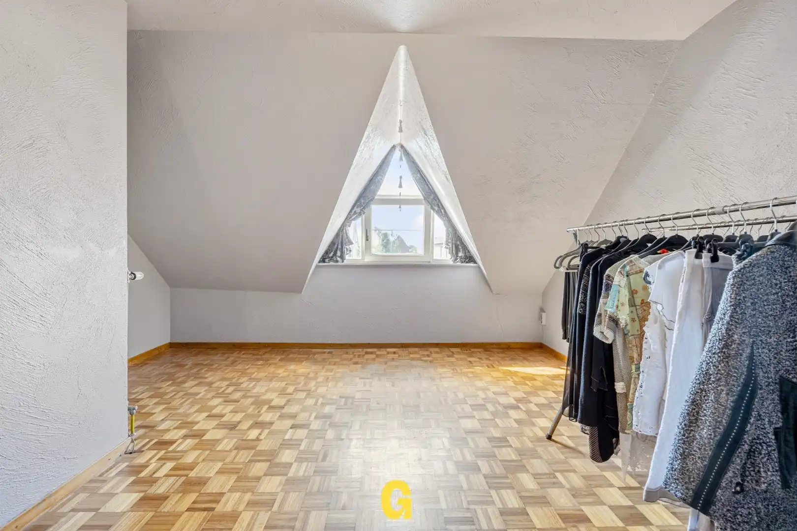 Halfopen woning met prachtige tuin met zwembad en blijvend zicht op achterliggend groen foto 17