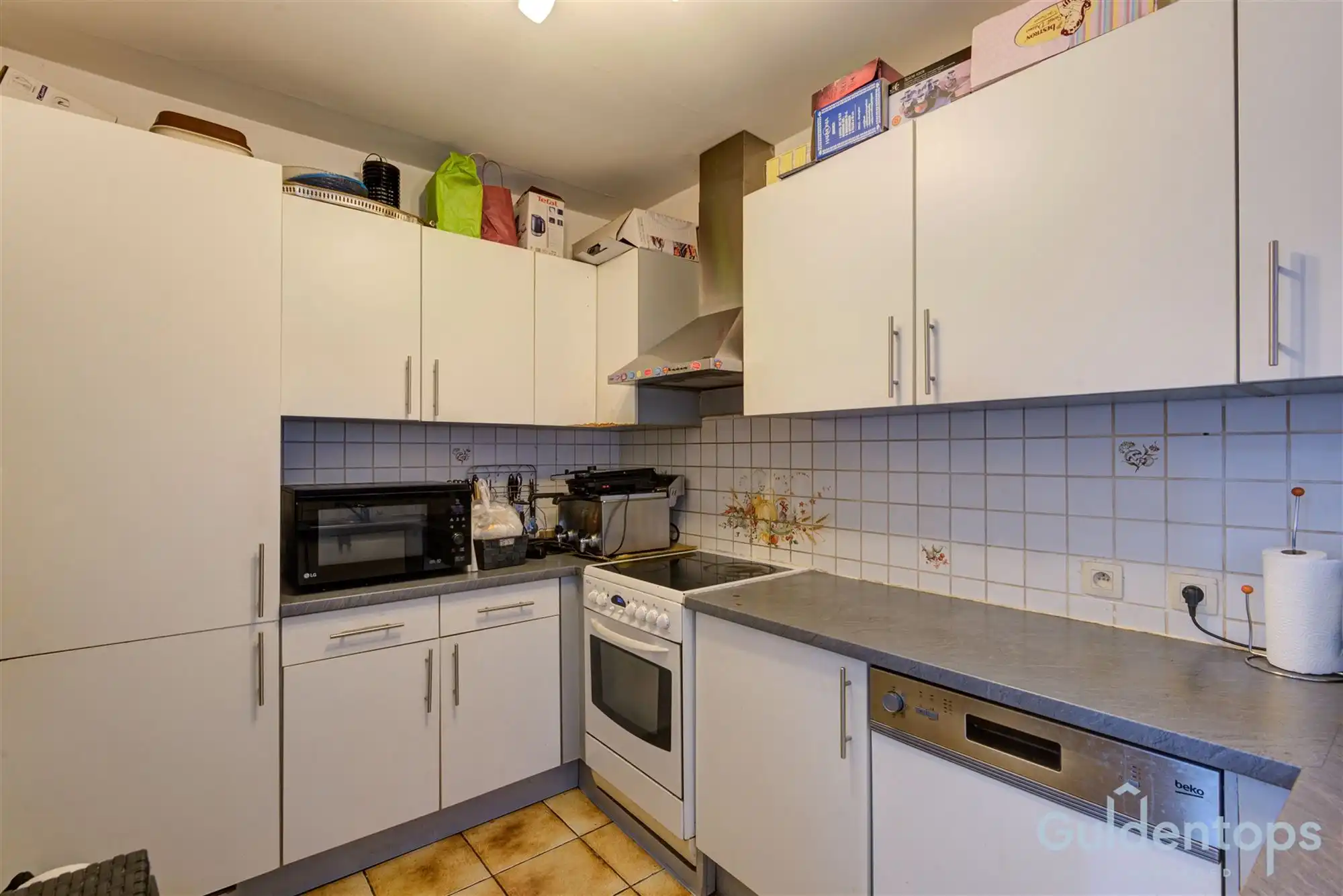 half open woning op ruim perceel foto 16