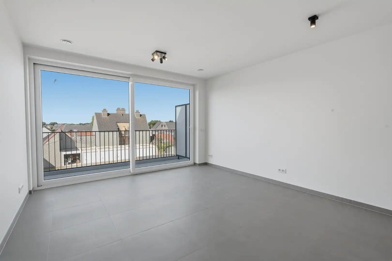 Nieuwbouwappartement met 1 slaapkamer en bovengrondse staanplaats te huur in Oudenburg! foto 3