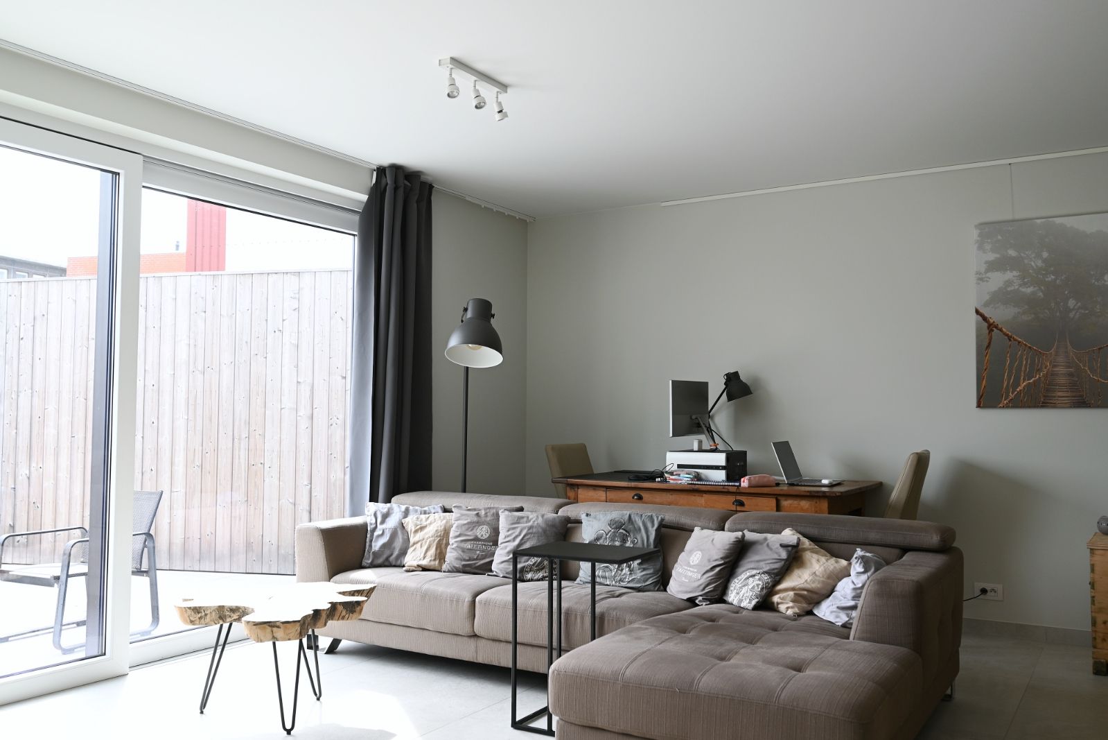 Ruime nieuwbouw woning met garage! foto 2