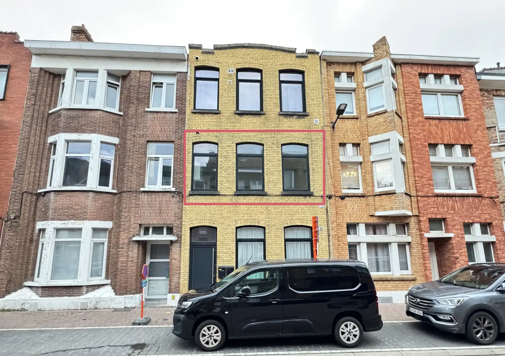 Gerenoveerd tweeslaapkamer appartement te Oostende. foto {{pictureIndex}}