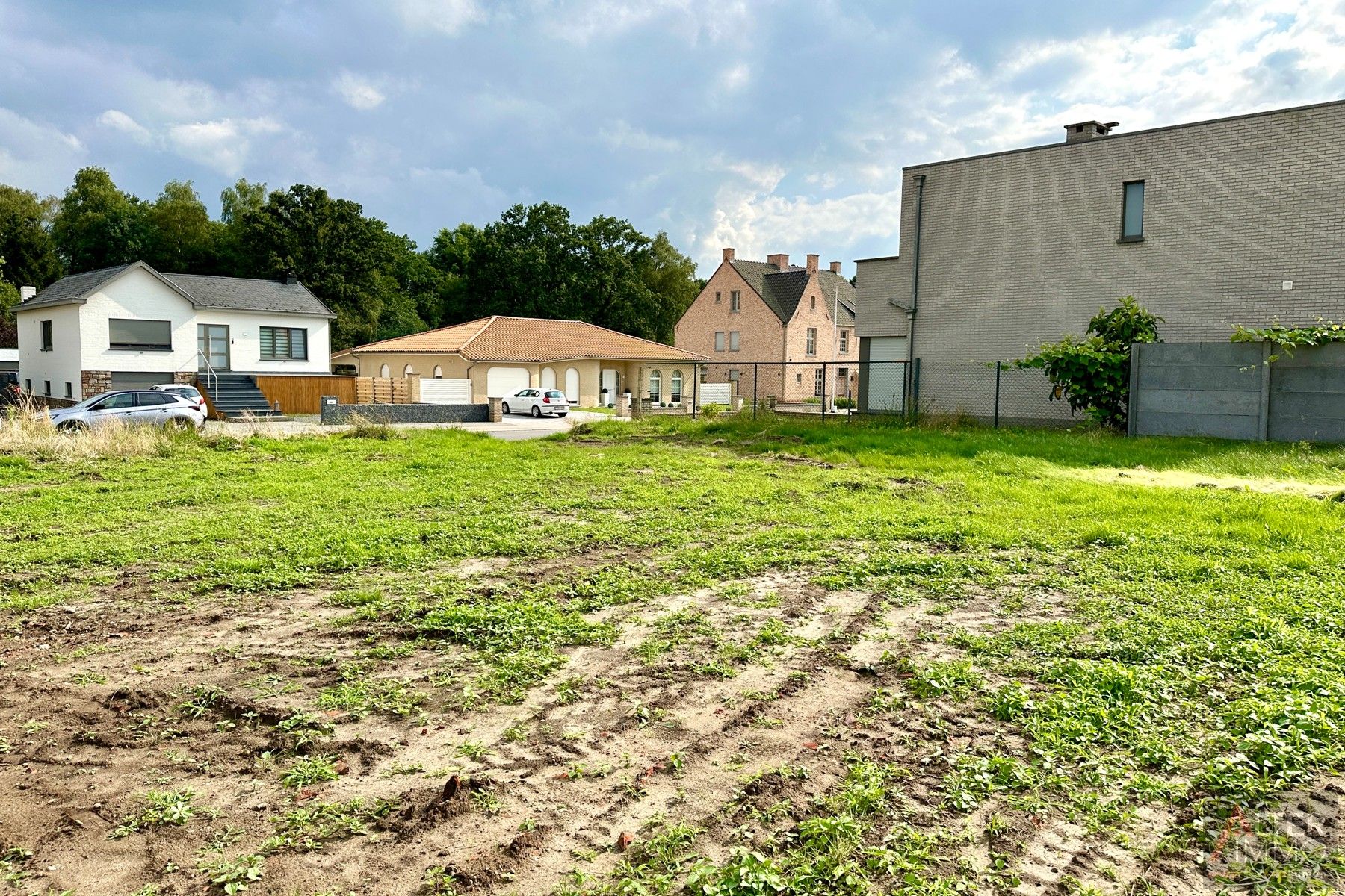 Uitstekend gelegen bouwgrond van 3a 87ca voor een open bebouwing. Deze mooie bouwgrond is gelegen in een residentiële buurt in Beverlo. foto 4