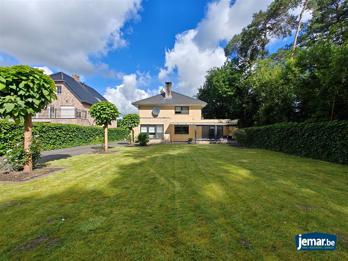 Woning met 5 slaapkamers, 2 badkamers en een inpandige garage op een top locatie   foto 30