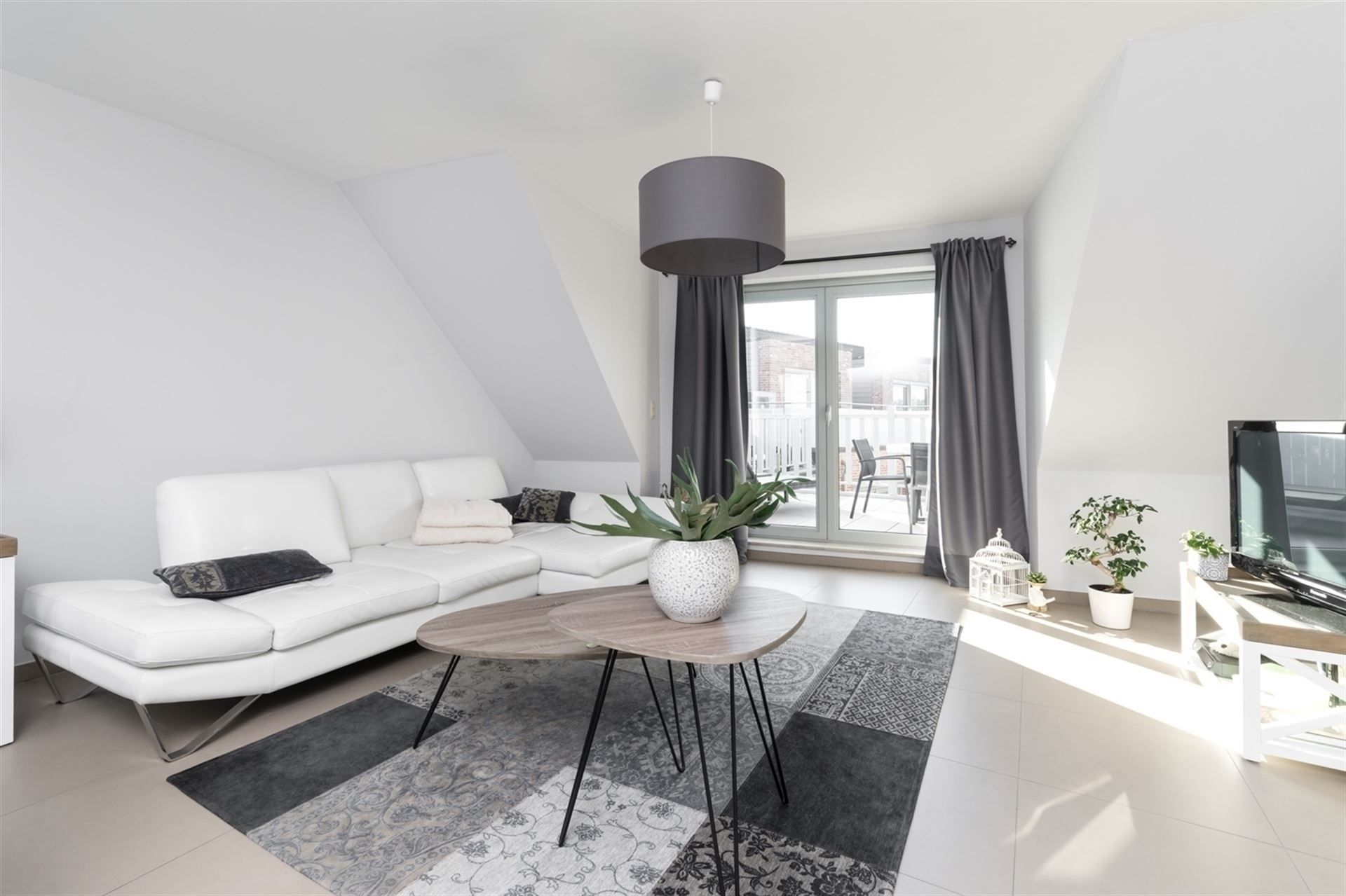 Prachtige penthouse met 2 slpk., groot zonneterras & autostaanplaats. foto 6