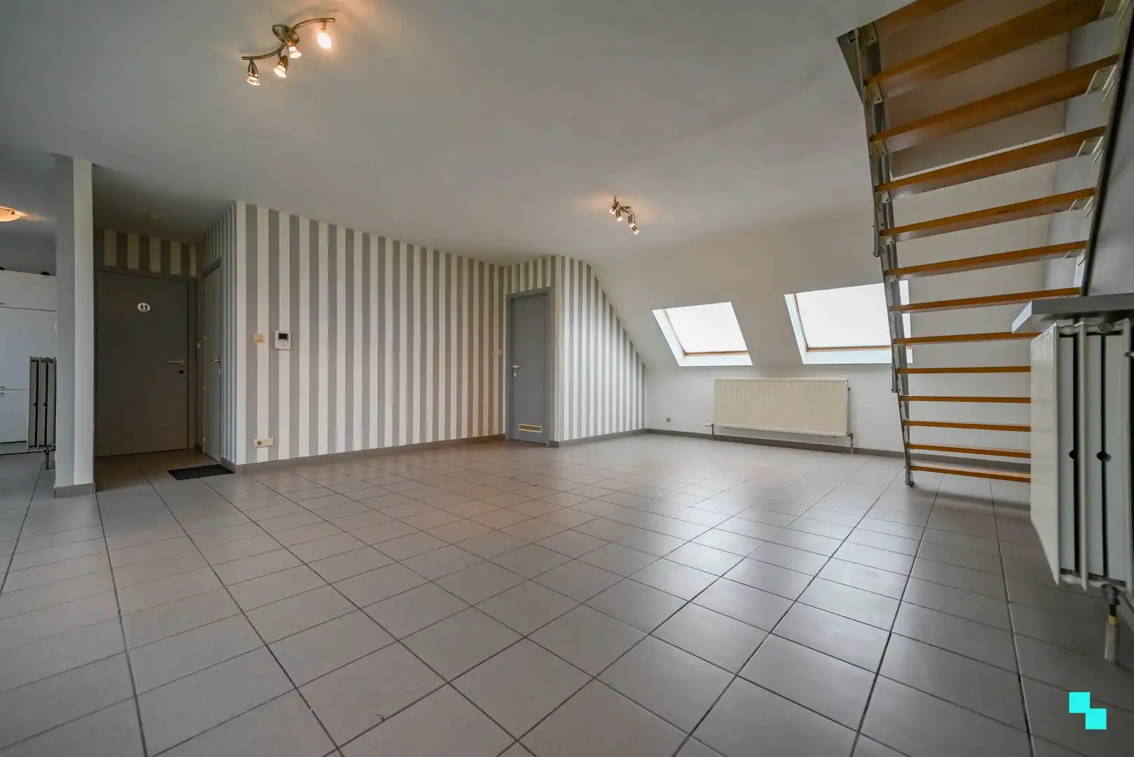 Ruim appartement met garagebox in hartje Izegem foto 5