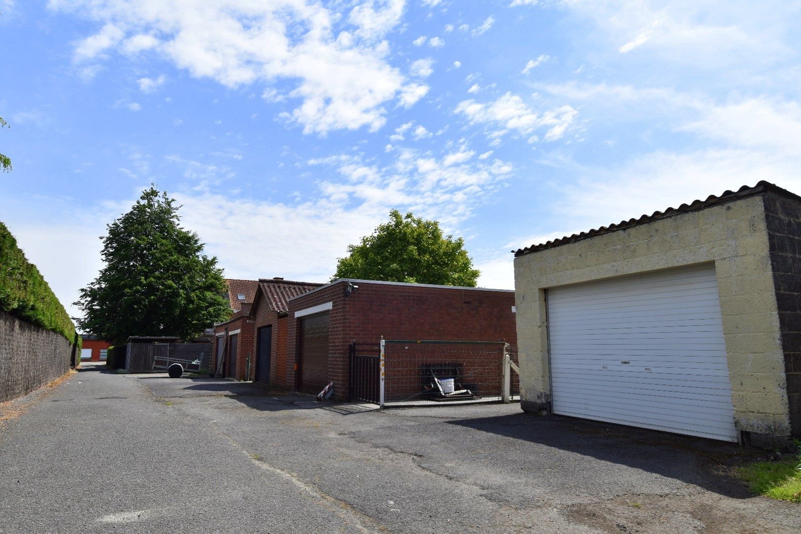Ruime tussenwoning met 3 slaapkamers (mogelijkheid tot meer!), garage en tuin te koop in Gullegem foto 13