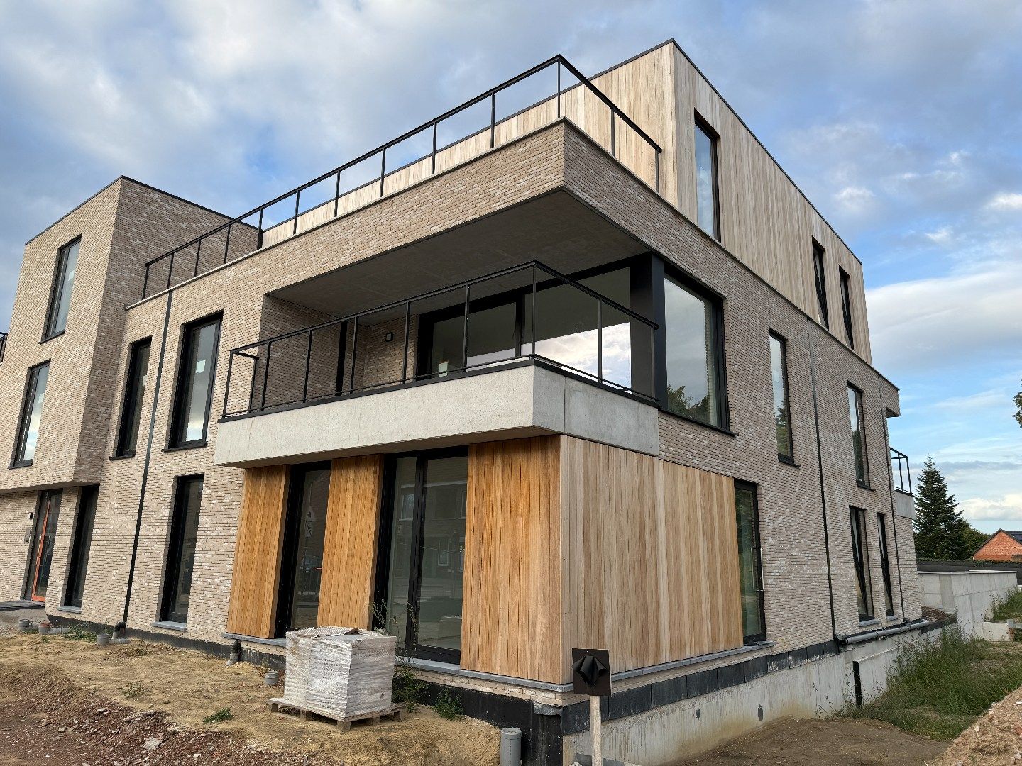 Residentie Balique - gelijkvloersappartement met zij-ingang en tuin foto {{pictureIndex}}