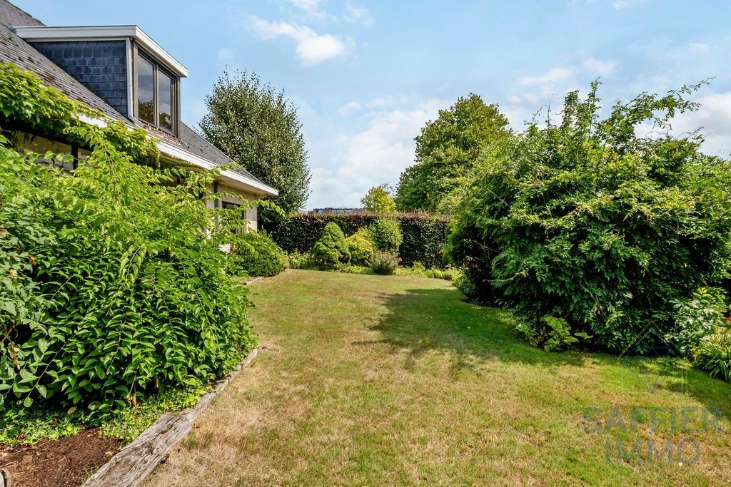 Ruime gezinswoning met zonnige tuin en 5 slaapkamers in hartje Izegem foto 8