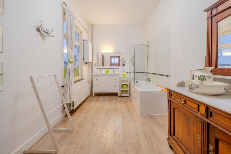 Centraal gelegen , vergunde vakantiewoning "Alice House" in Centrum Ieper met zicht op de kathedraal! foto 12