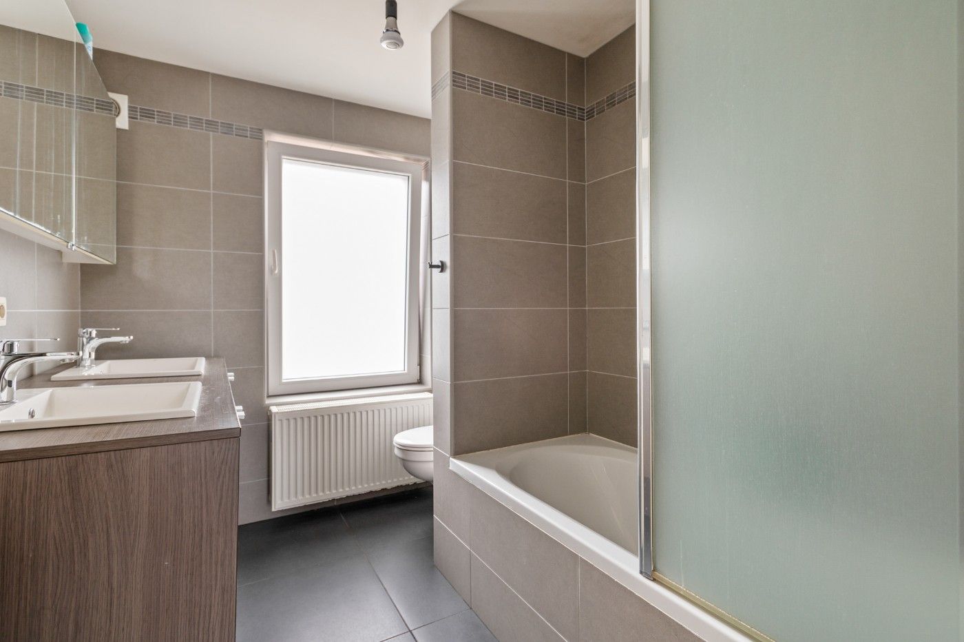Vrijstaande woning met 3 slpk., brede oprit en tuin foto 19