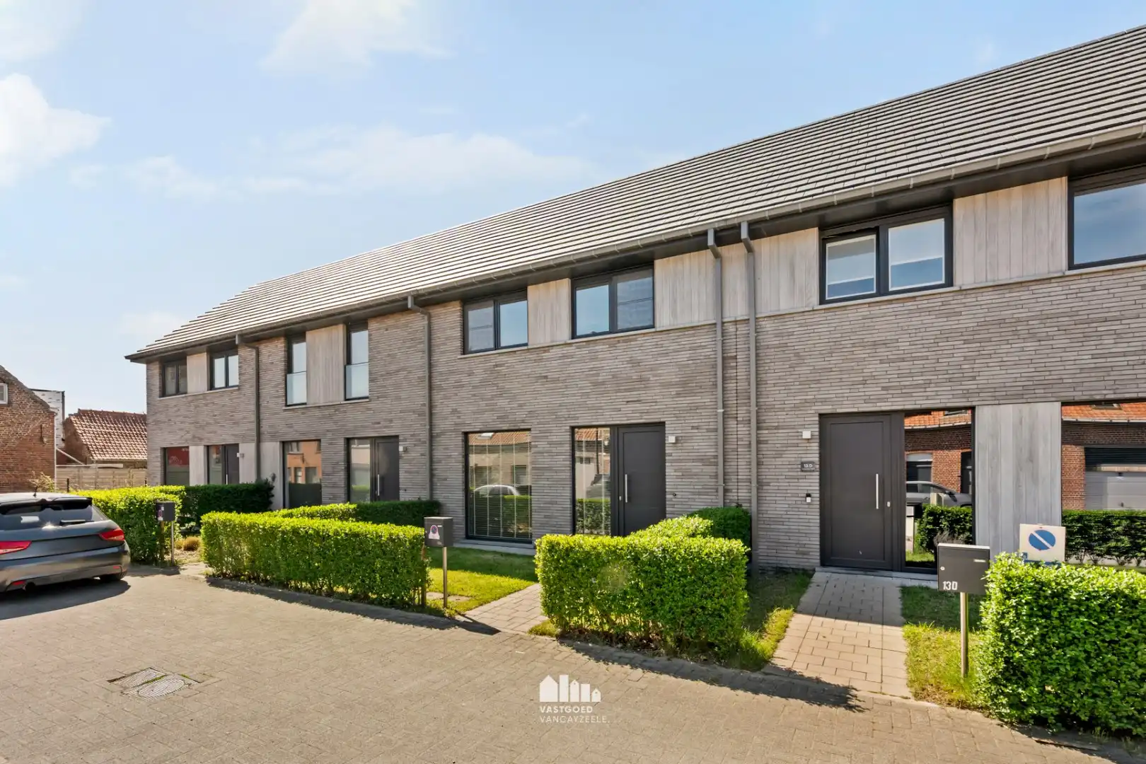 Recente nieuwbouwwoning (2020) met zonnige tuin, garage en uitweg foto 3