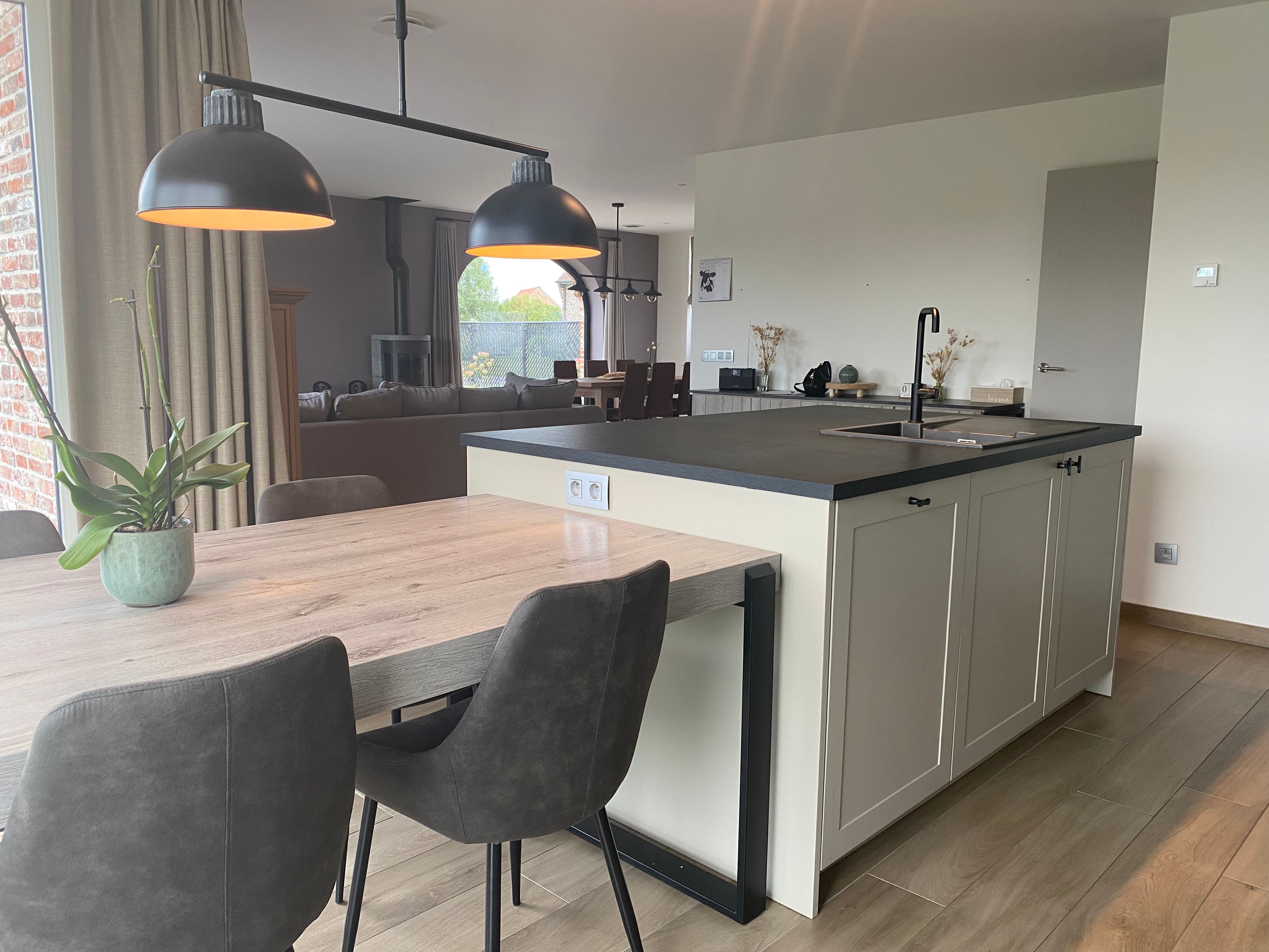 Prachtige ruime woning met garage en verzorgde grote tuin foto 5