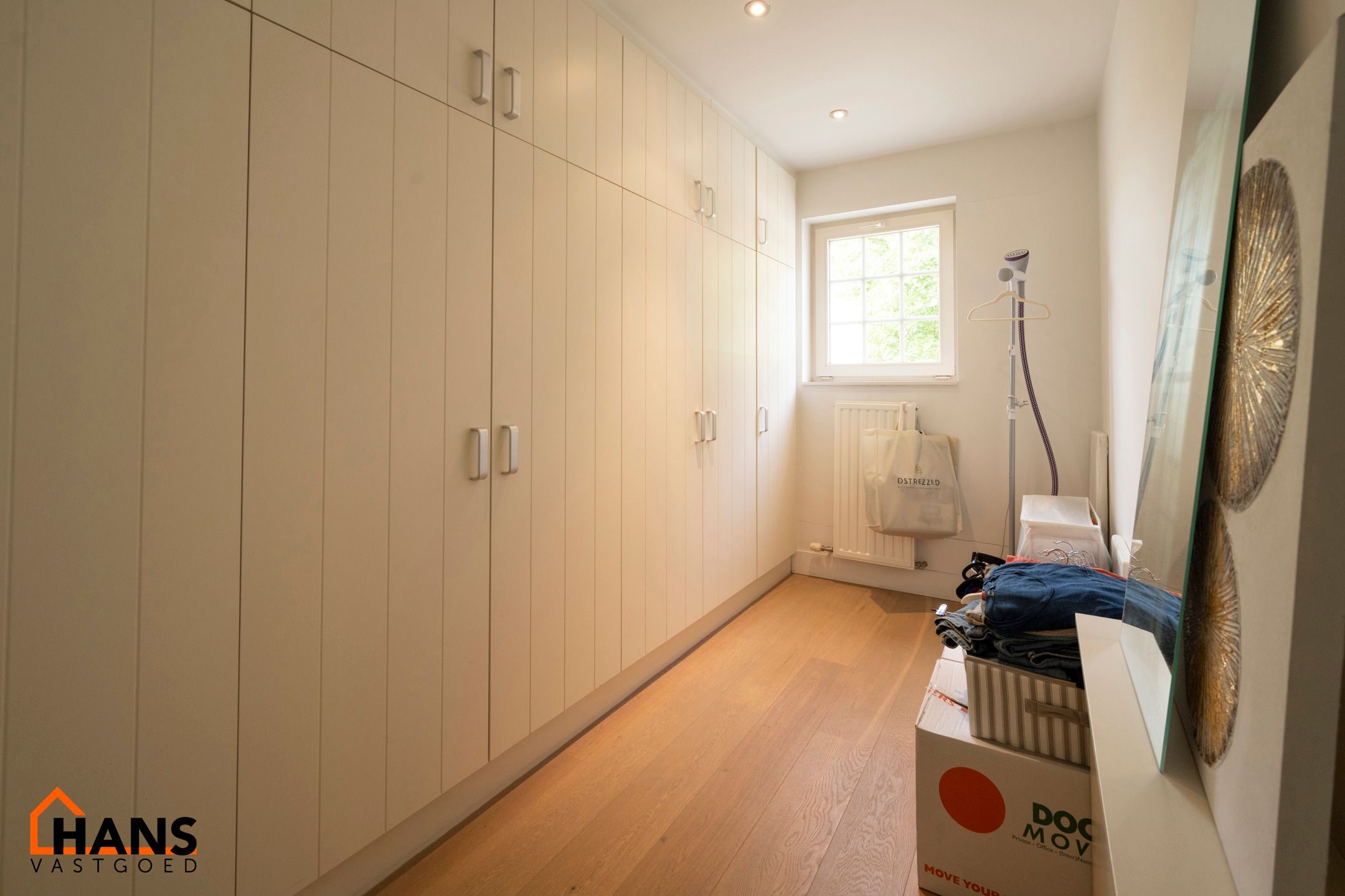 Halfopen landhuis, residentieel gelegen.  foto 14