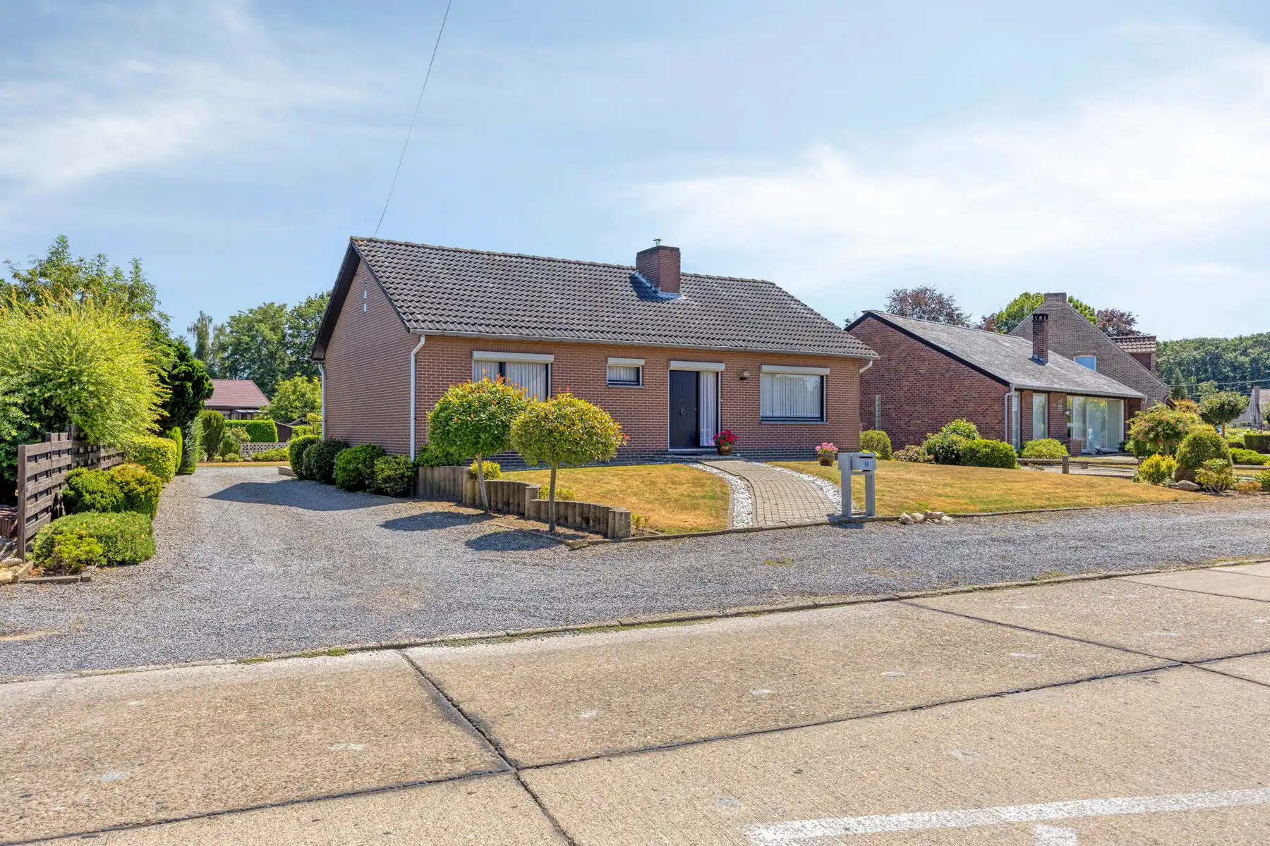 Vrijstaande woning op een perceel van 10a 20ca in een rustige, landelijke omgeving foto {{pictureIndex}}