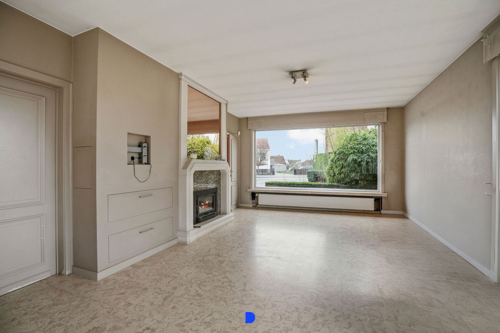 Handelspand met woonst op commerciële ligging. foto 23