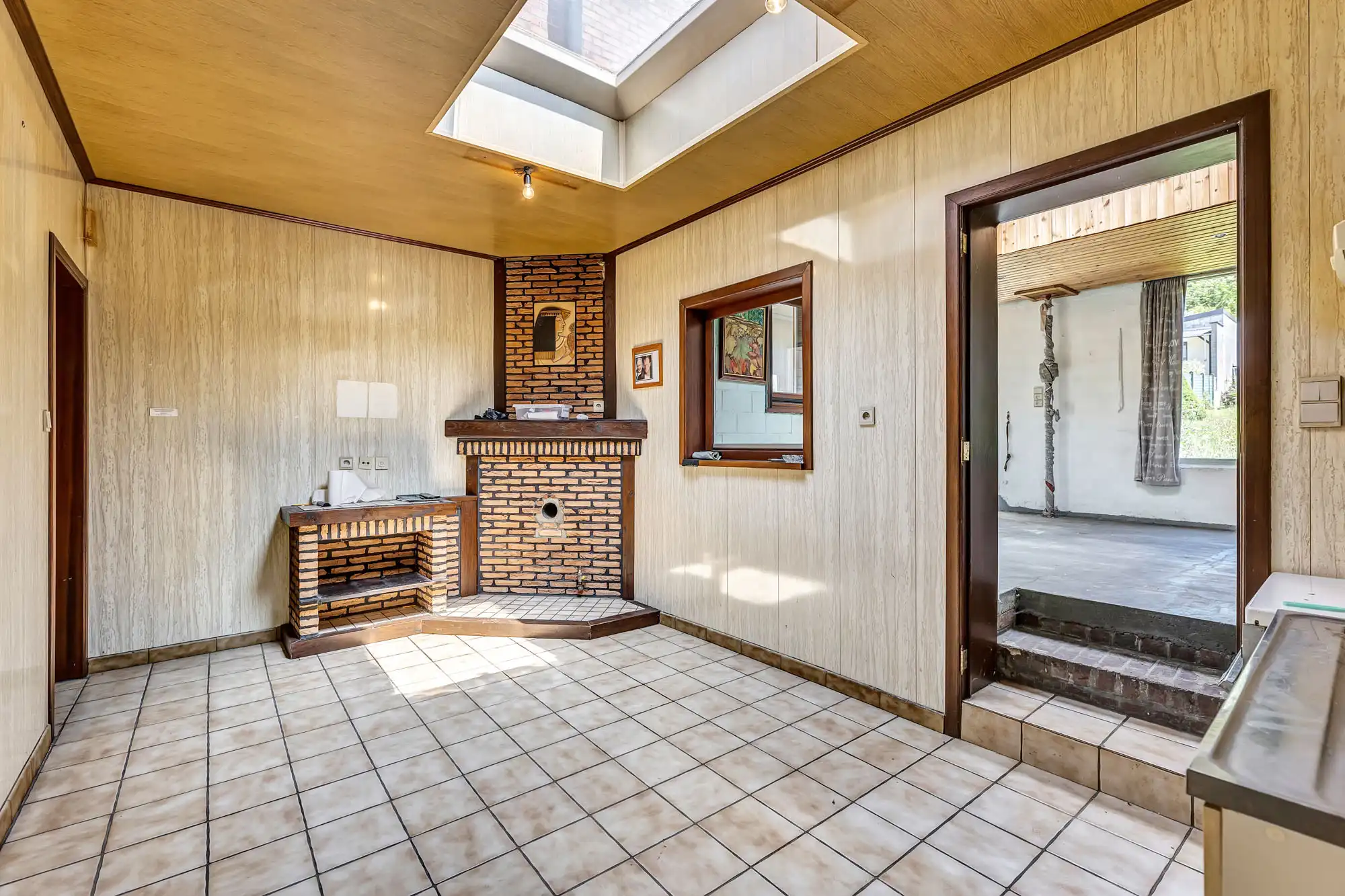 Te renoveren woning met garage en tuin foto 4
