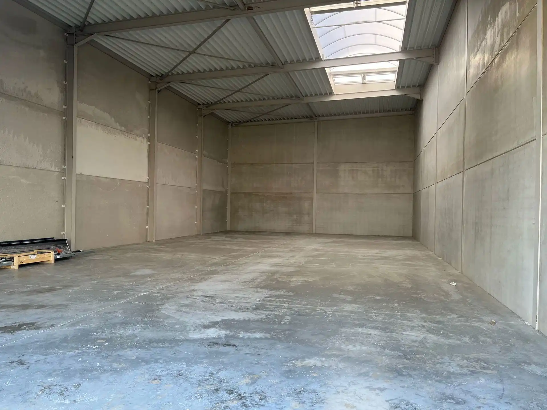 Te koop: magazijn 300m² foto 2