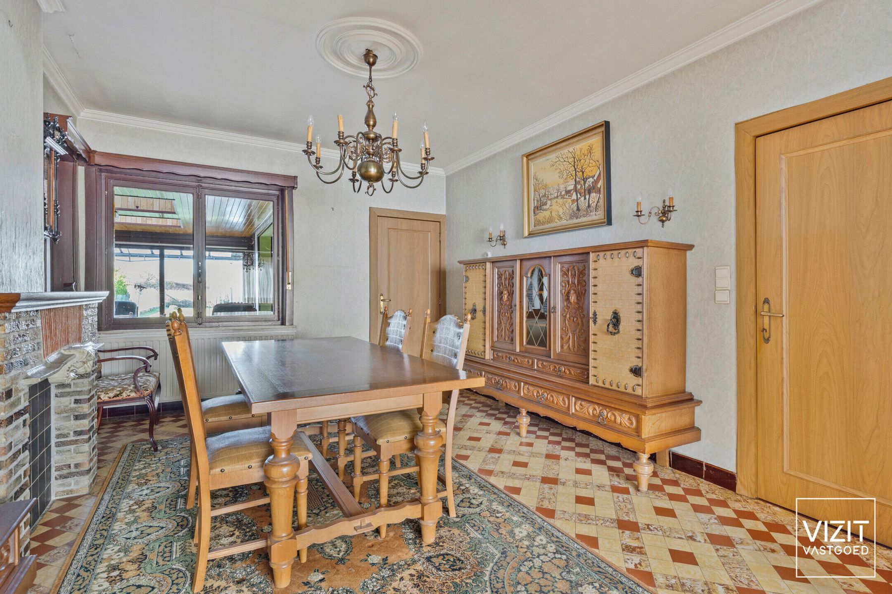 Ruim woonhuis in doodlopende straat foto 3