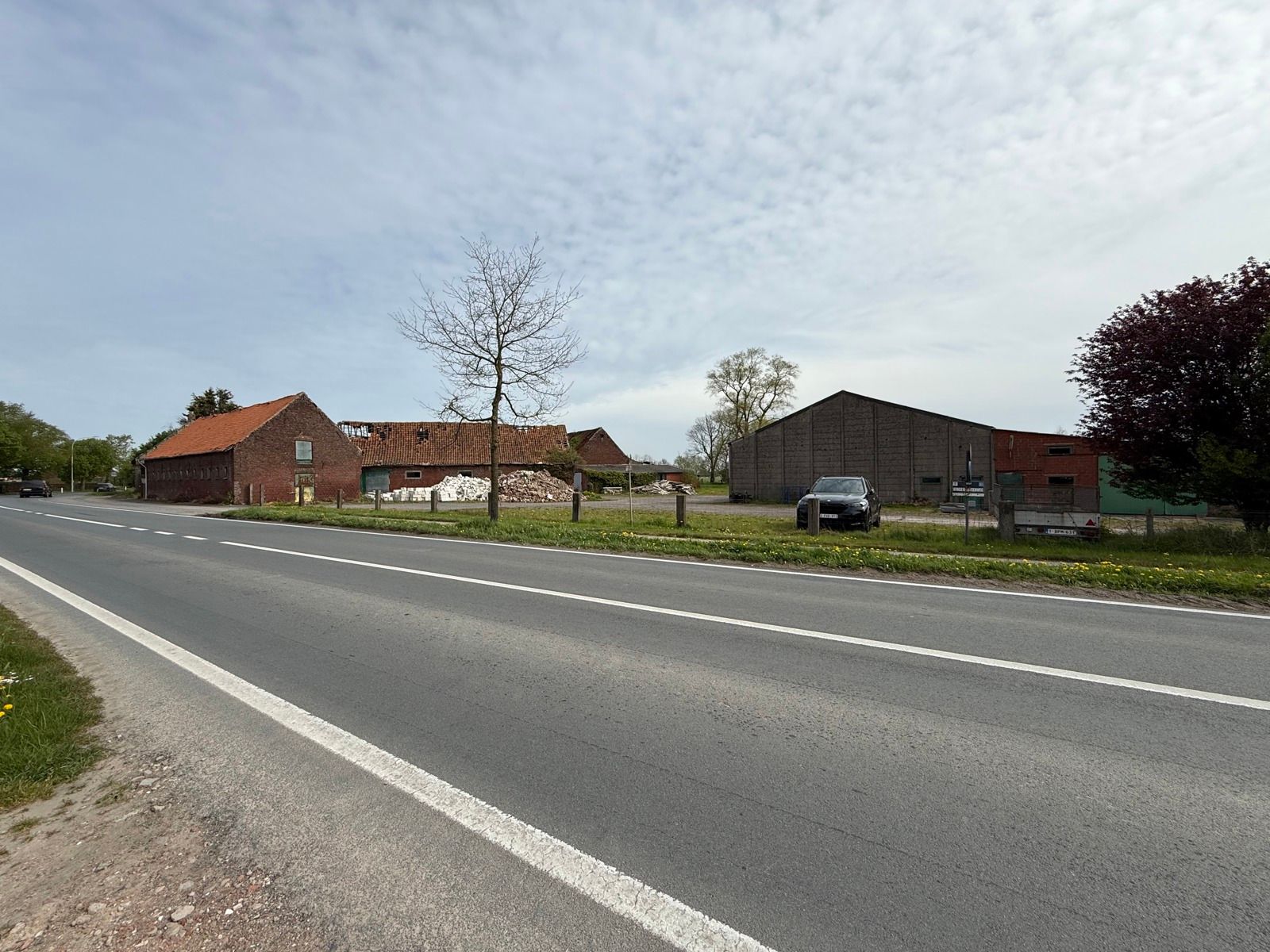 Te renoveren hoeve met woning en verschillende bijgebouwen foto 20