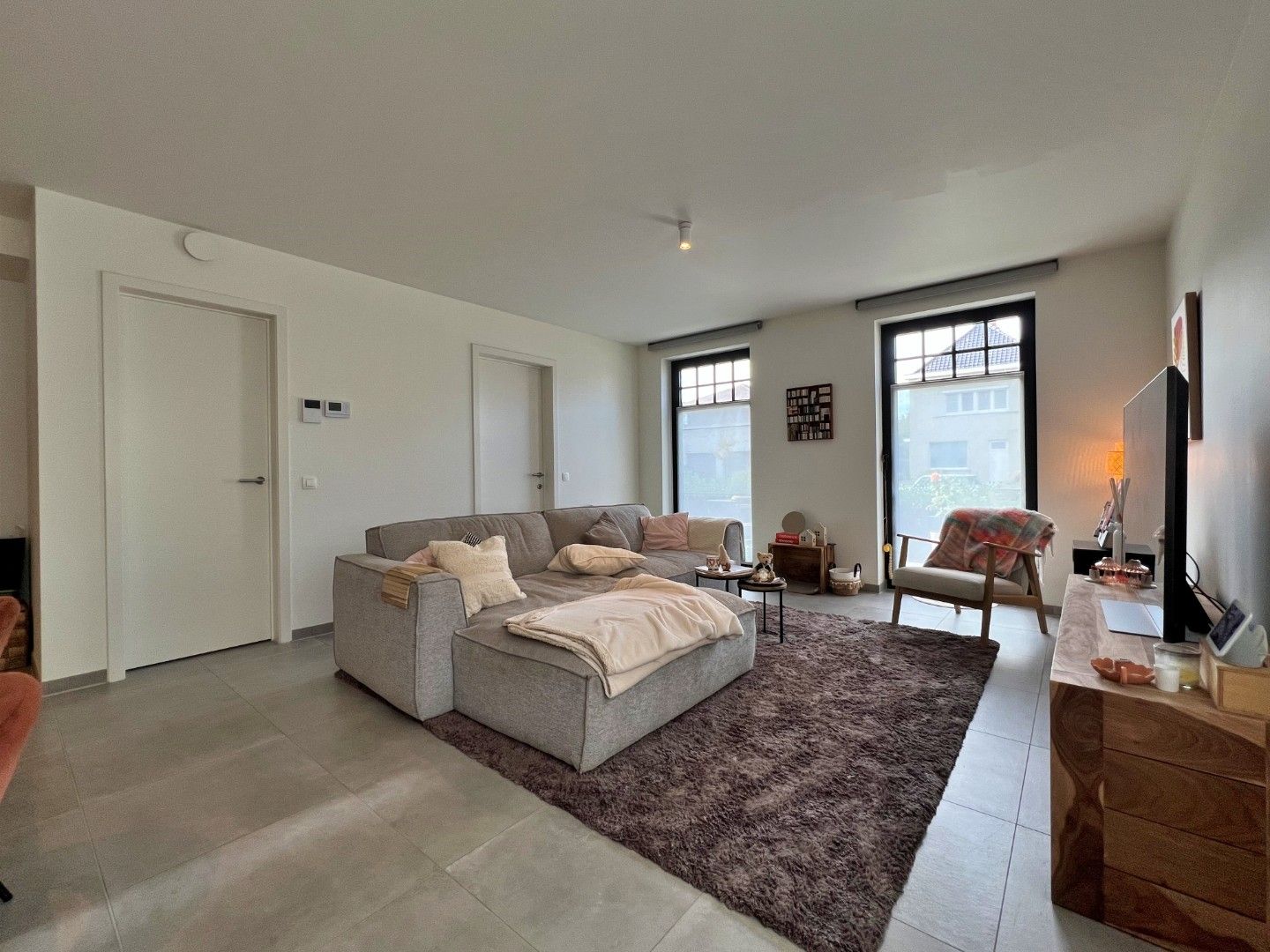 Gelijkvloers 2-slaapkamer appartement met terras, carport en staanplaats foto 3