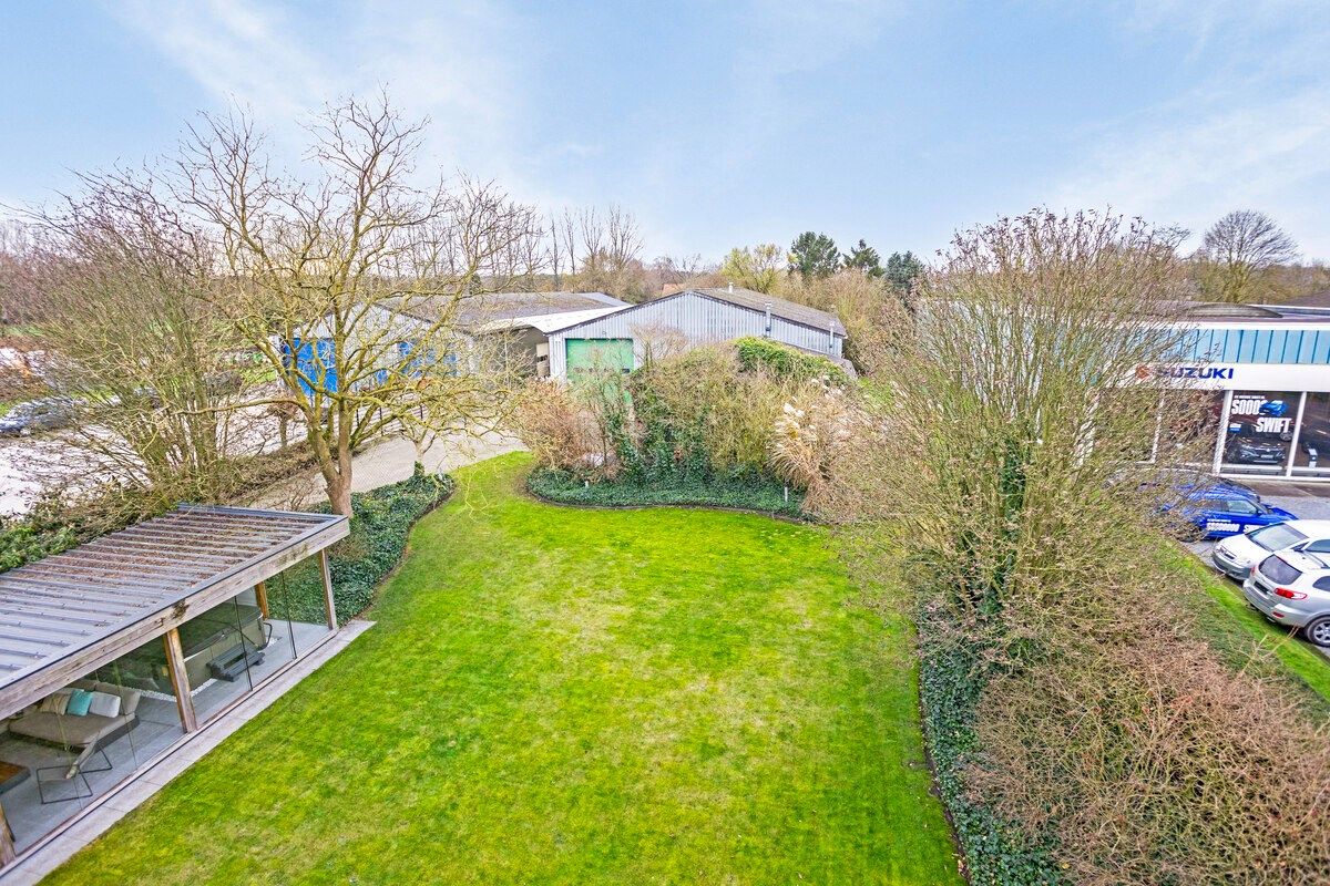 Villa met bedrijfsruimtes en magazijn – De perfecte combinatie foto 22