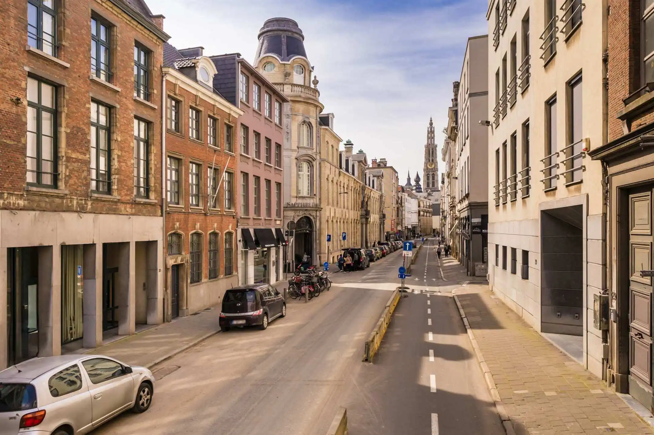 Herenhuis met zuidgerichte tuin en terras in het historisch centrum foto 30