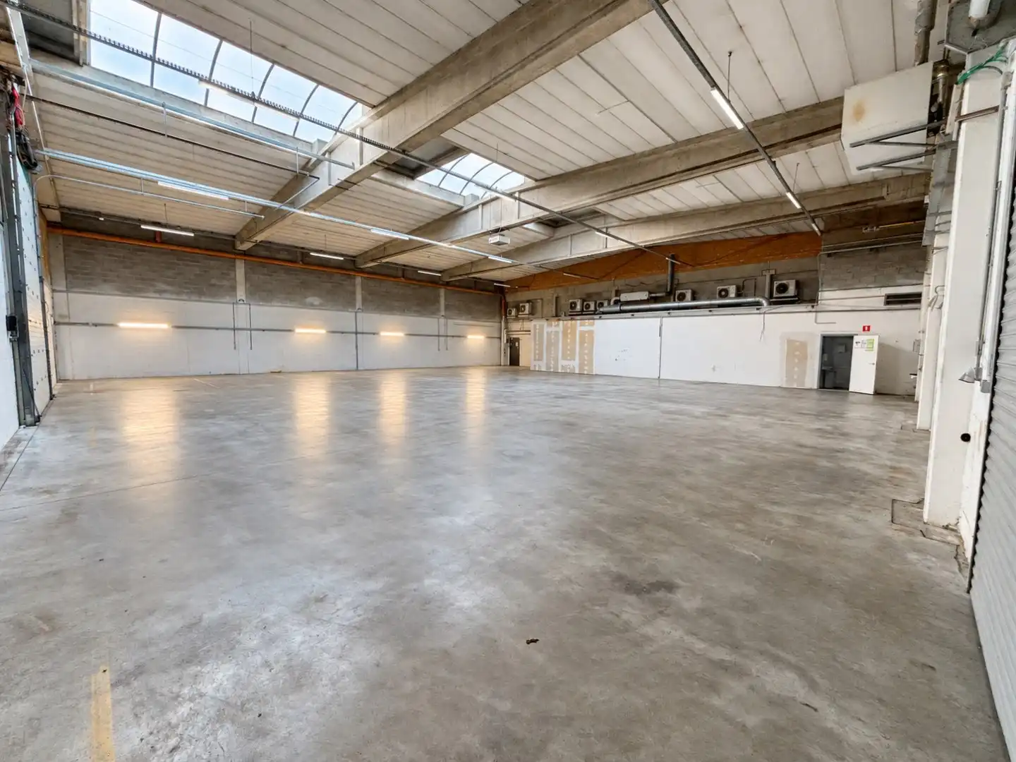 Magazijn met mezzanine te huur nabij A12 en E19 in Aartselaar Business Estate foto 5
