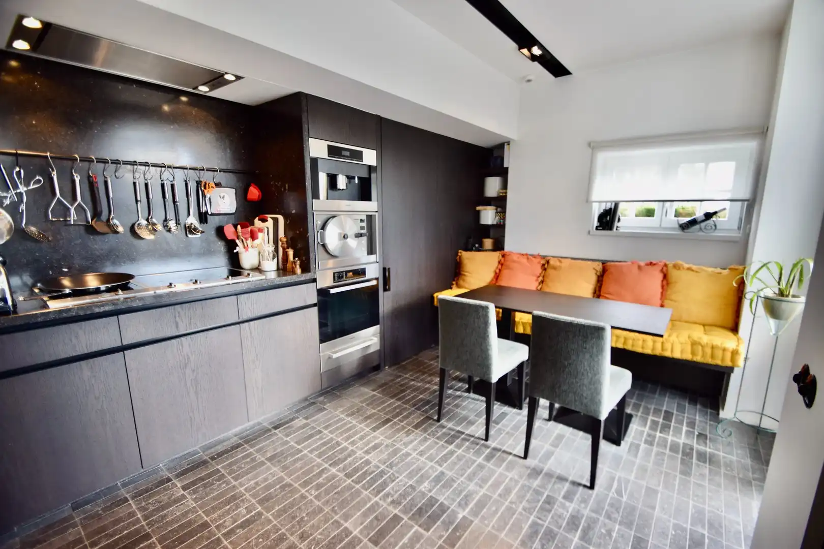 Prachtige karaktervolle villa in hartje Zoute, op enkele stappen van het Dominicanenkerkje en het strand te huur. foto 12