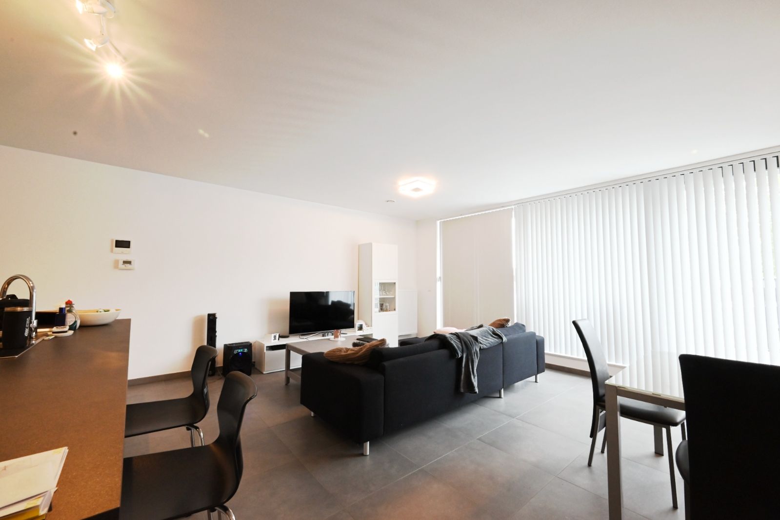 Nieuwbouw appartement met zonnepanelen in hartje Ardooie! foto 3