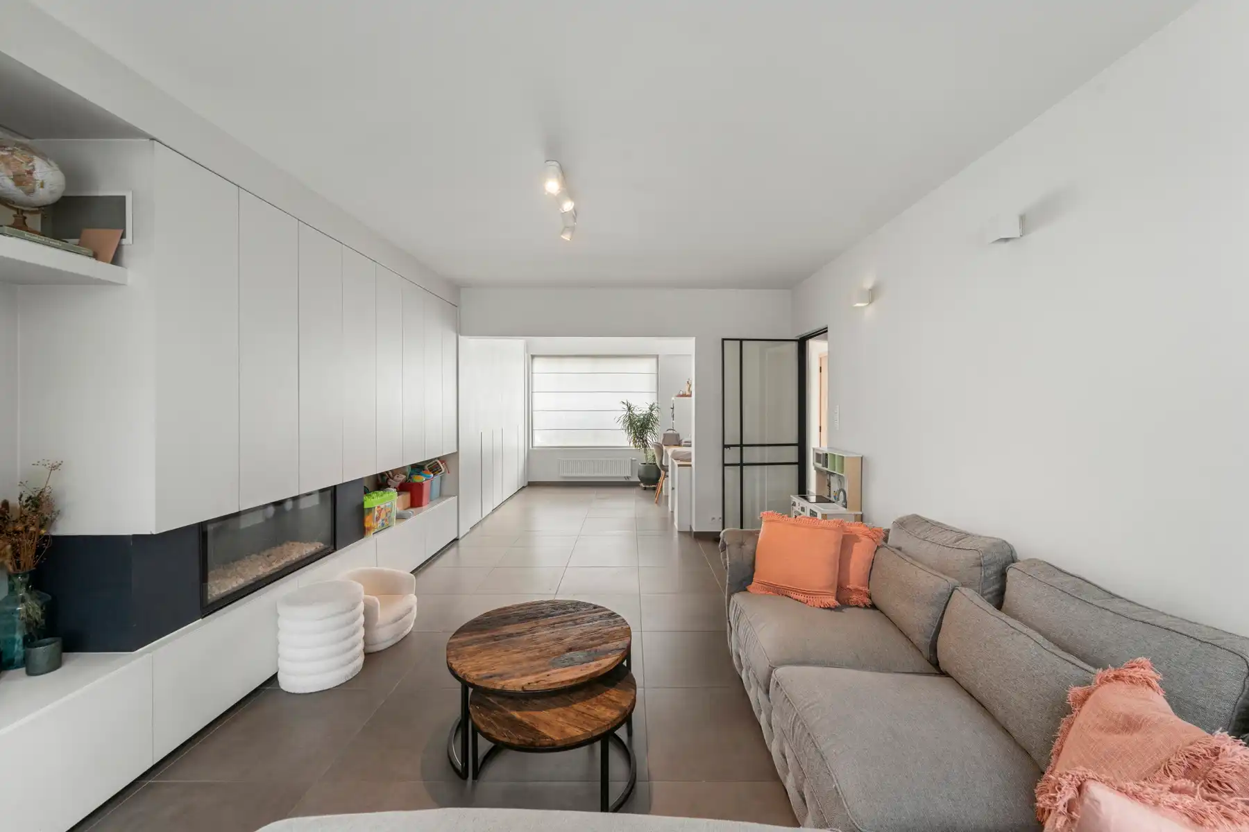 Gerenoveerde woning met 4 slaapkamers en 2 badkamers foto 5