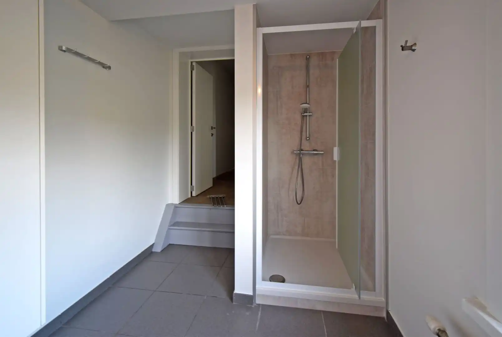 VOLLEDIG GERENOVEREERDE WONING foto 9