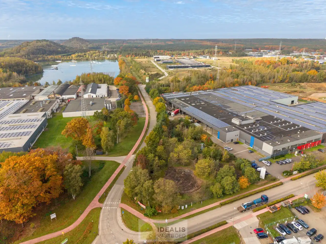 IDEALIS VASTGOED – GUNSTIG GELEGEN INDUSTRIEGROND MET EEN OPPERVLAKTE VAN 51 ARE 17 CENTIARE (5.117M²) LANGS DE SIEMENSLAAN EN VILVERTSTRAAT, DILSEN-STOKKEM – Deze industriegrond is strategisch gelegen op het industrieterrein van Lanklaar en geniet bovendien een uitstekende bereikbaarheid dankzij de nabijheid van de N75 en de autosnelweg E314 en is tevens vlakbij de waterweg de Zuid-Willemsvaart gelegen. foto 8