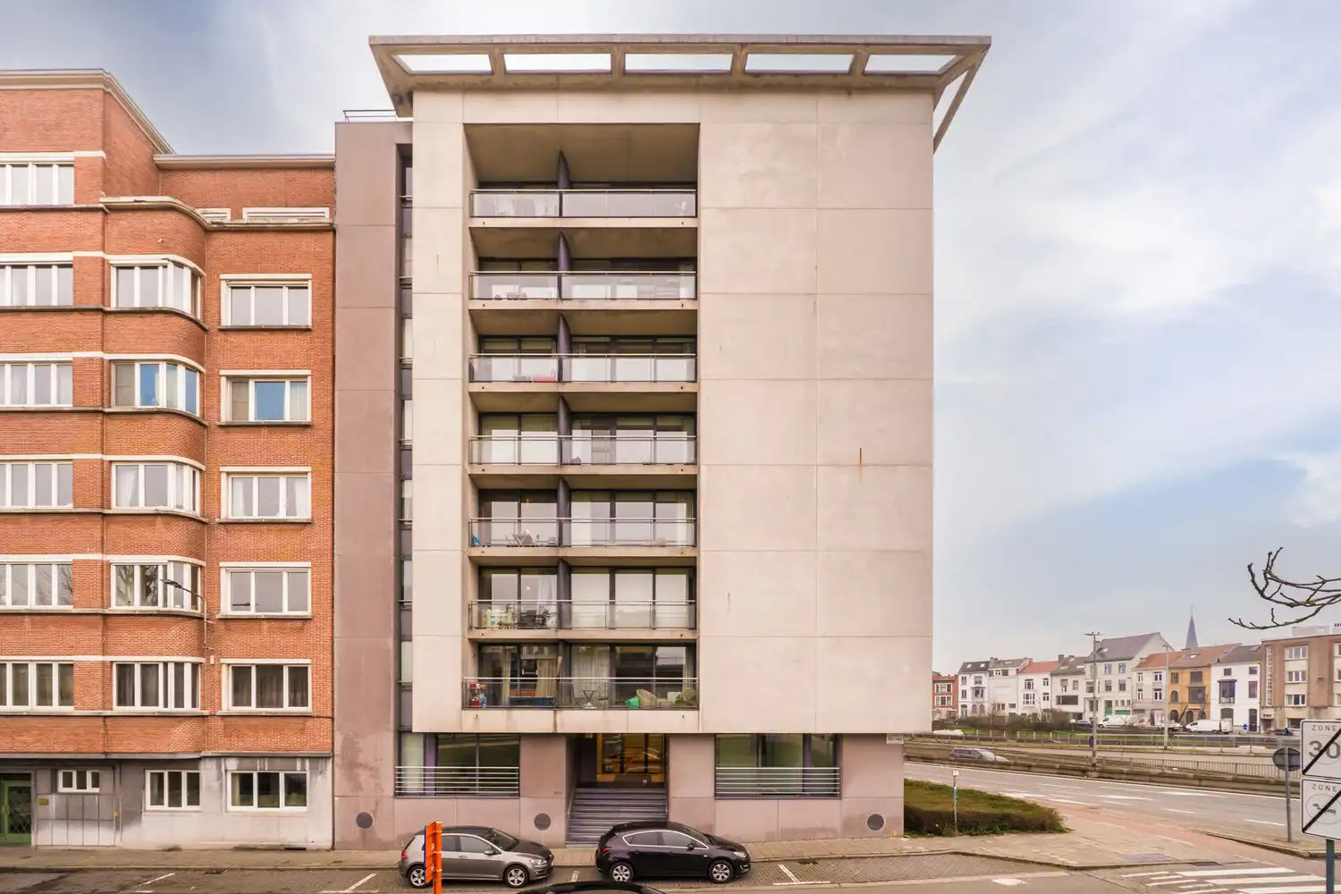 Ruim appartement op strategische locatie met veel lichtinval foto {{pictureIndex}}
