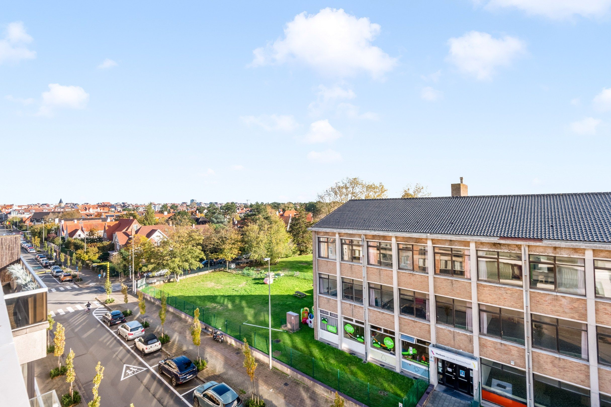 Recent duplexappartement met open zicht gelegen in het centrum van Knokke.  foto 6