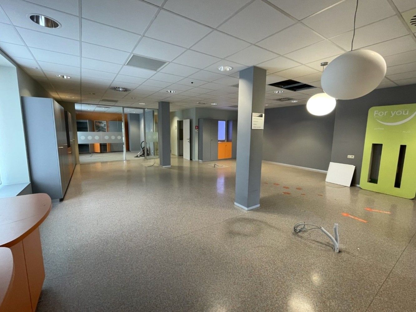 Instapklaar en polyvalent handelspand met 2 handelsruimten en ruim appartement foto 25