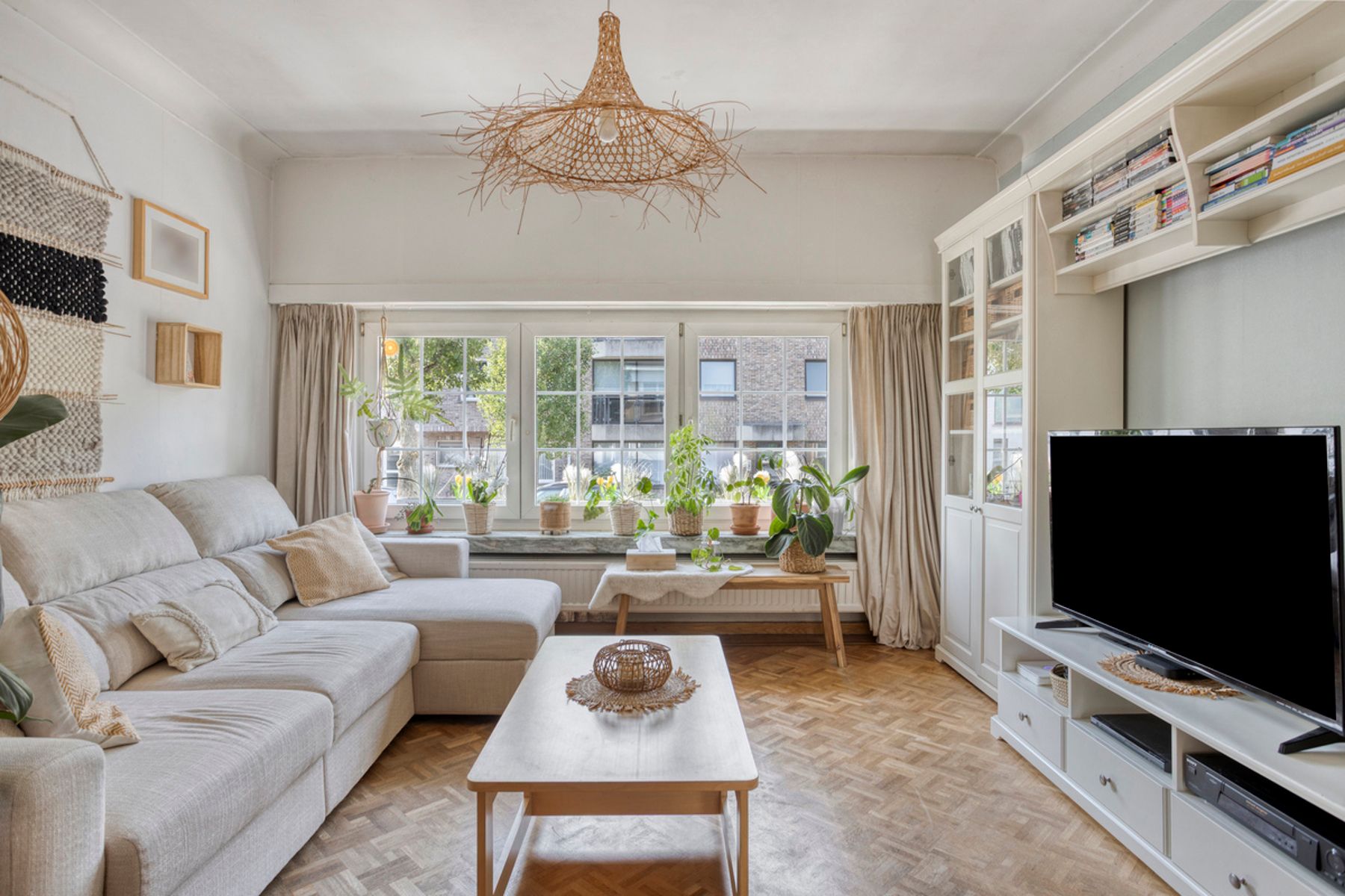 Sfeervolle woning met grote garage en tuin nabij het centrum foto 4
