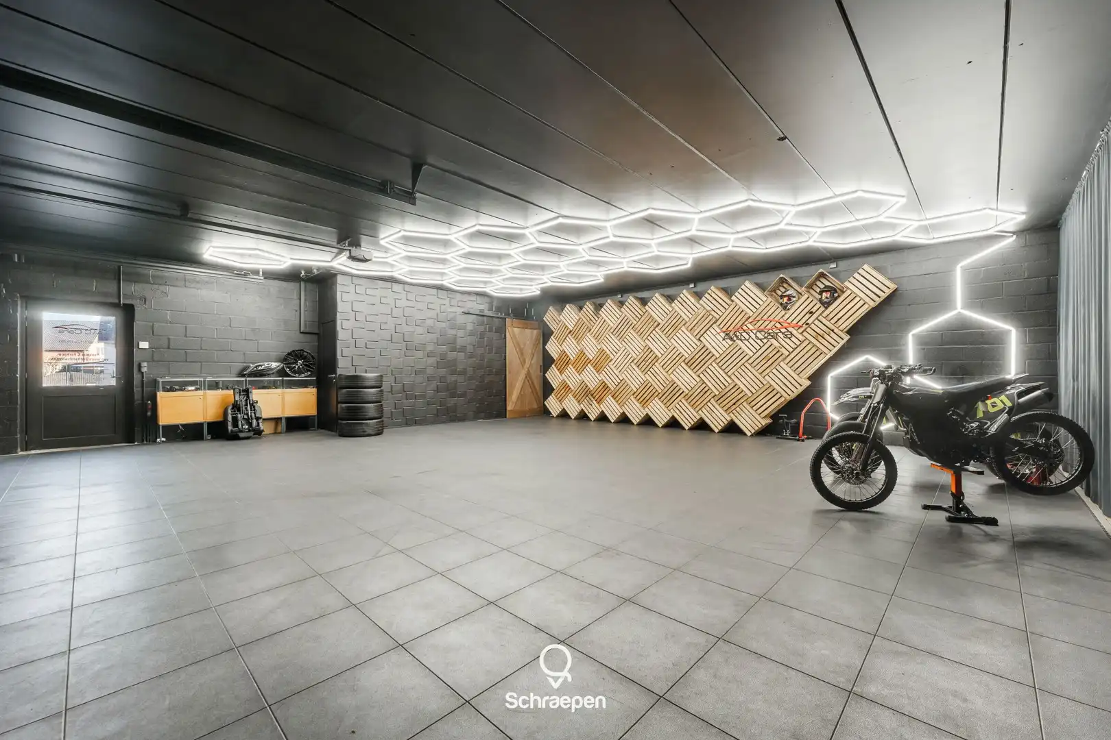 Uitstekend gelegen handelspand (305 m²) met véél parkeergelegenheid/buitenruimte te Zonhoven! foto 5