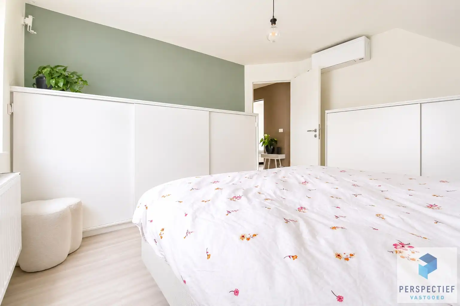 Moderne, veelzijdige gezinswoning met kantoorruimte en gezellige tuin foto 17