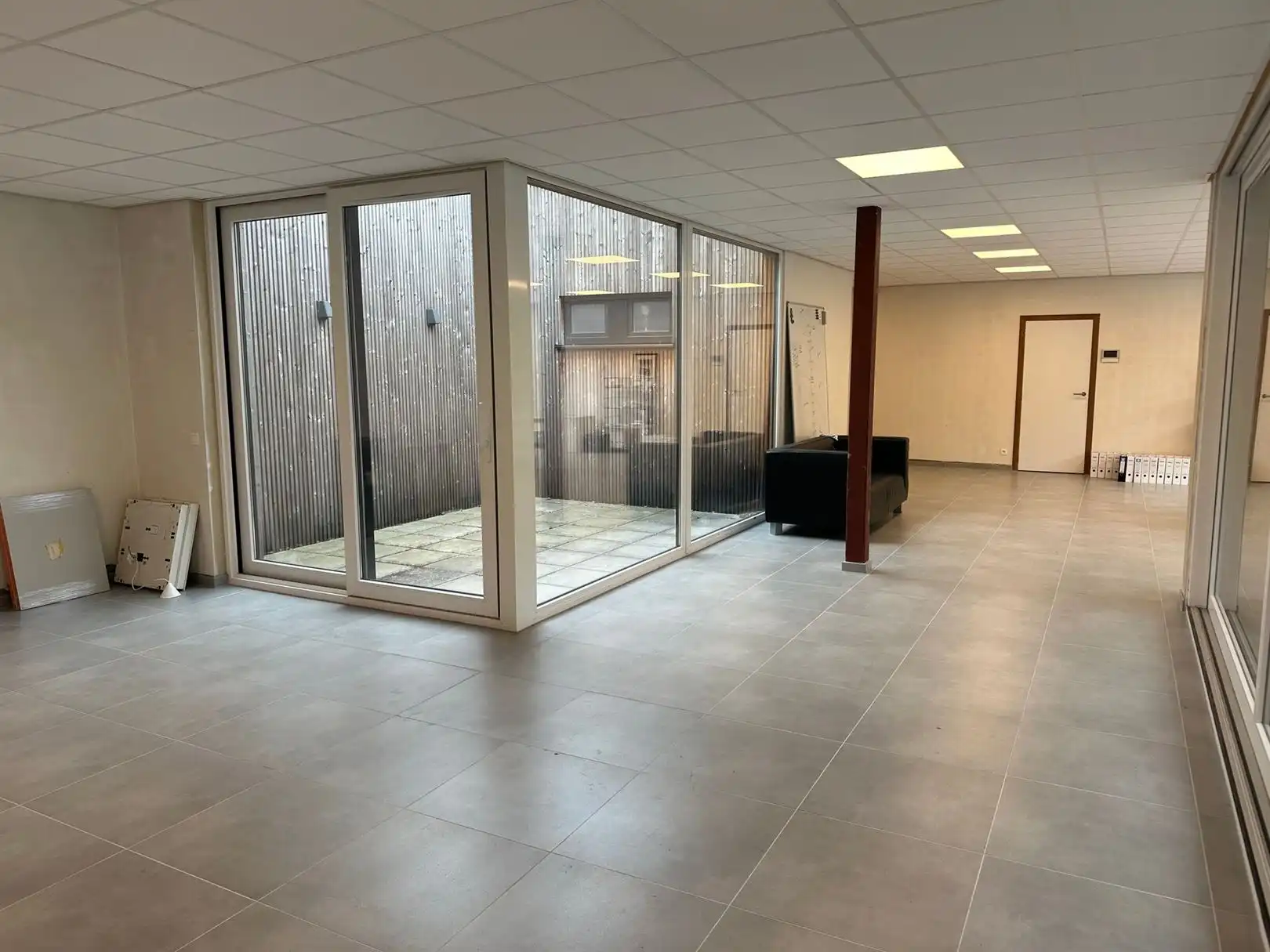Lichtrijke burelen met een opp van 155m² foto 2