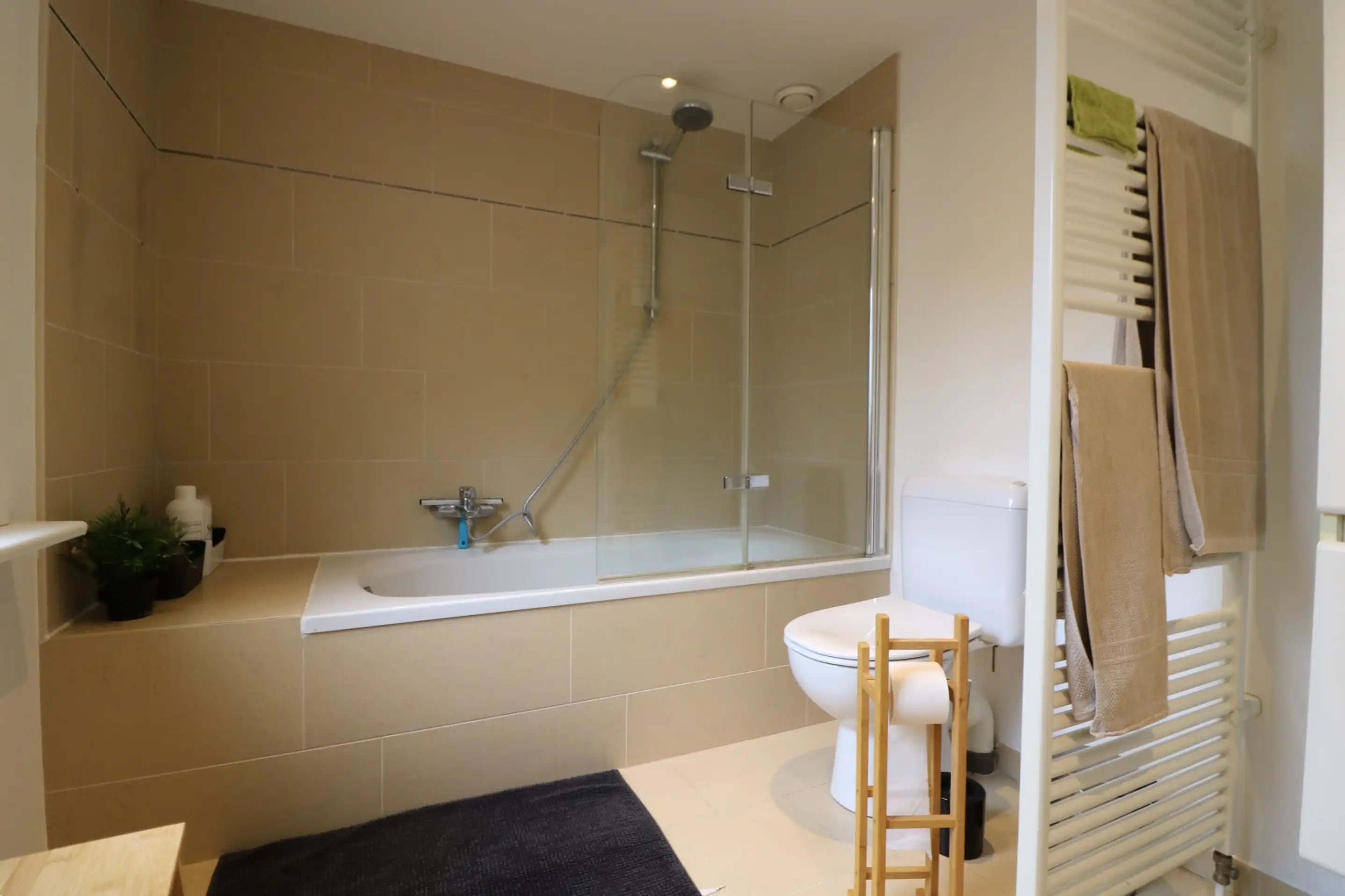 Instapklare en centraal gelegen woning met 3 ruime slaapkamers.  foto 9