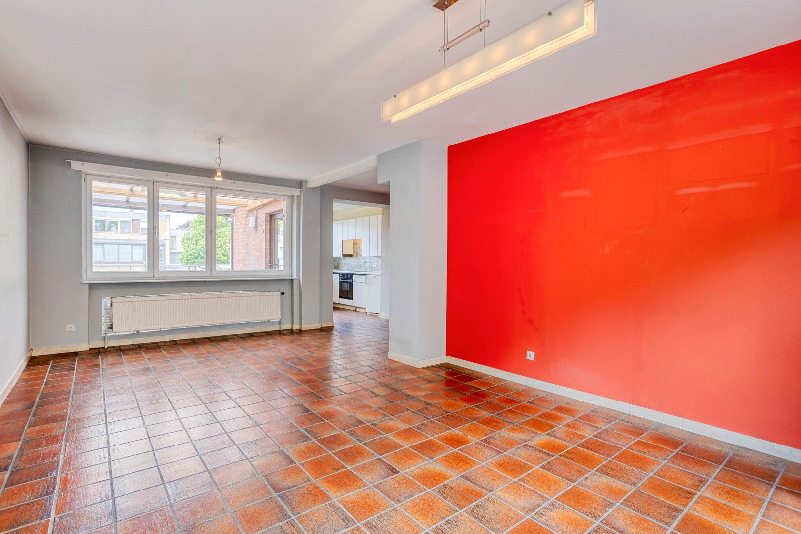 Op te frissen woning met kantoorruimte en garage te Sint-Michiels foto 9