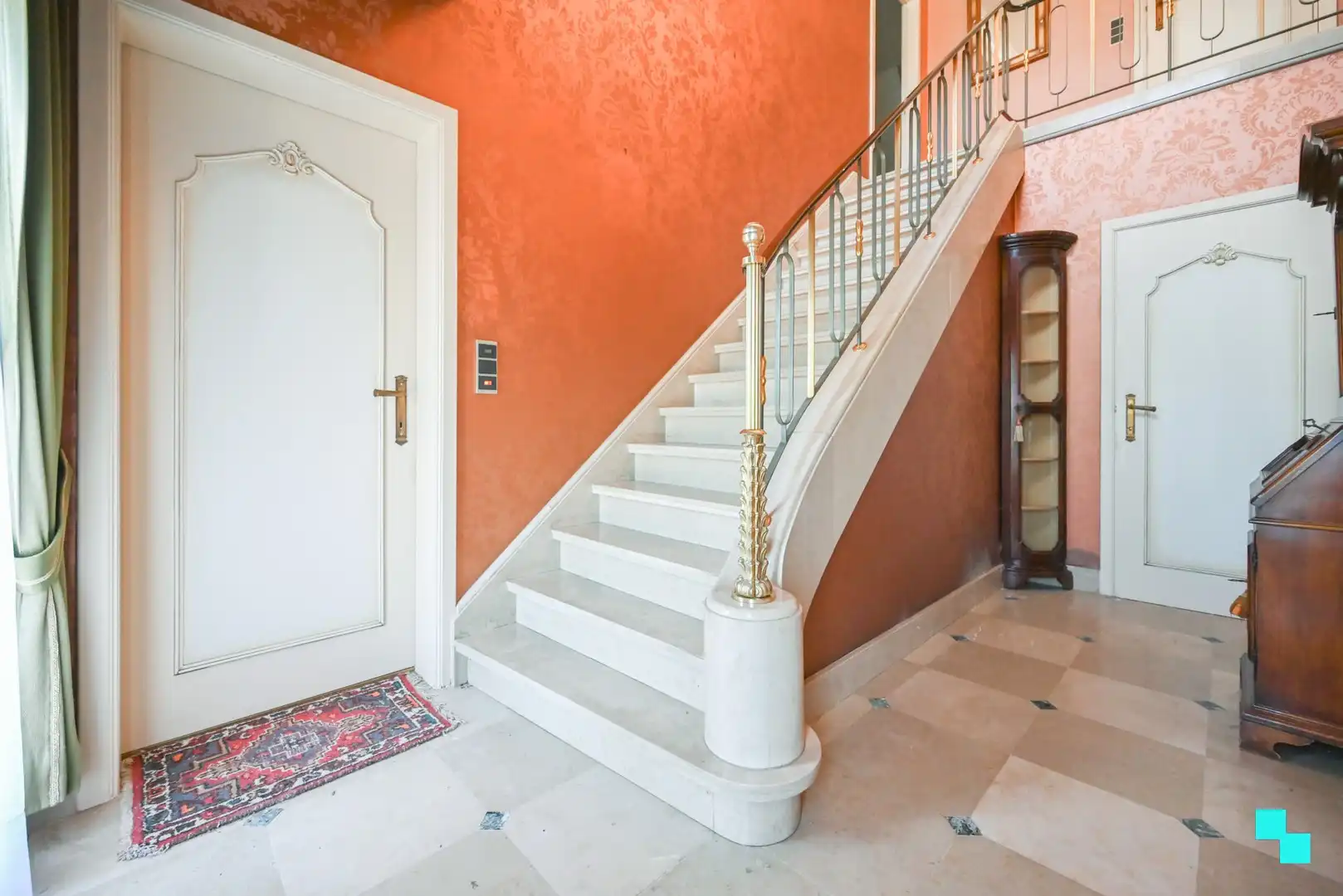 Zeer ruime te renoveren woning met vijf slaapkamers te Bosmolens foto 5