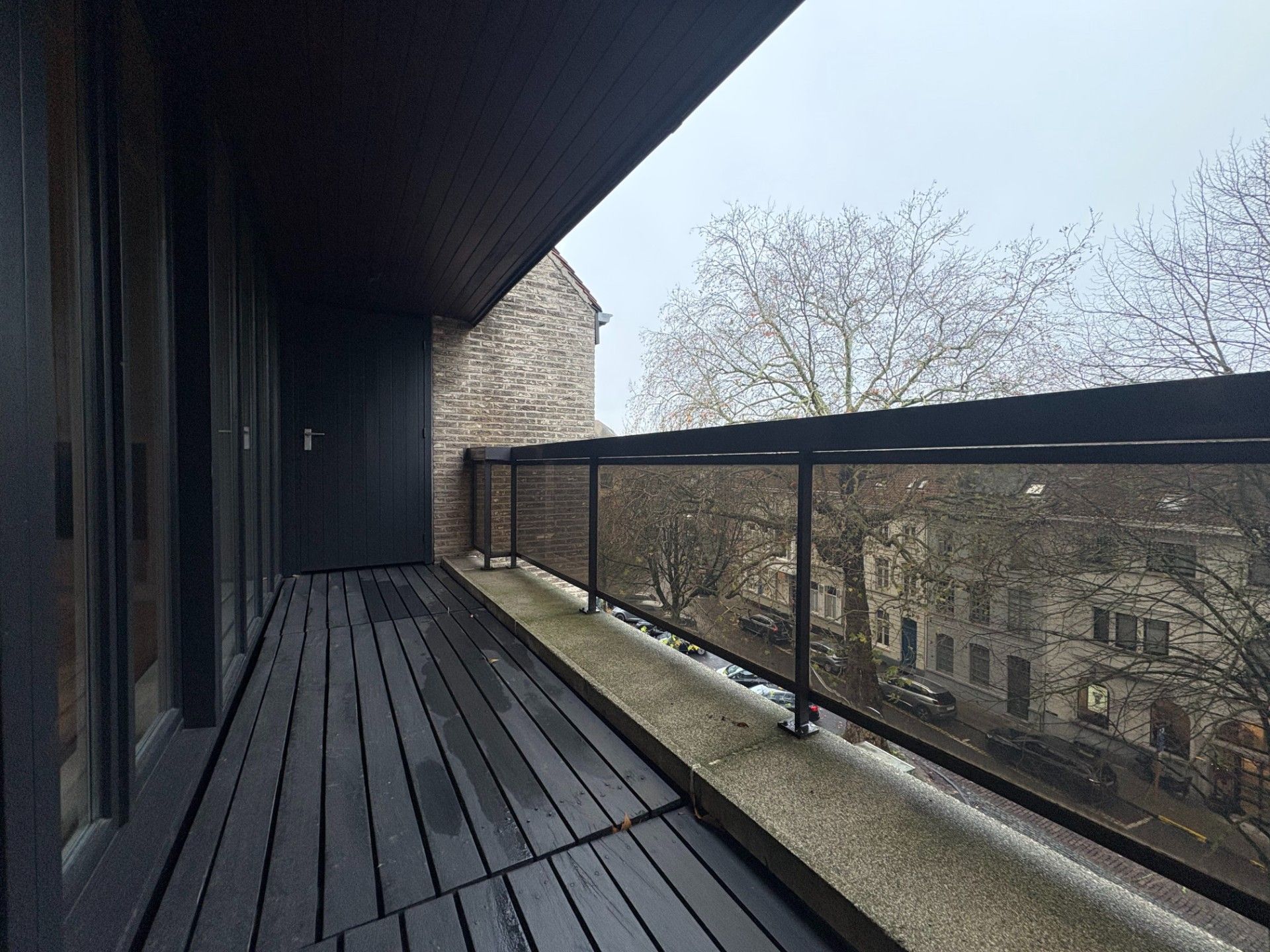 Ruim en lichtrijk 2-slaapkamerappartement in centrum Kortrijk foto 4