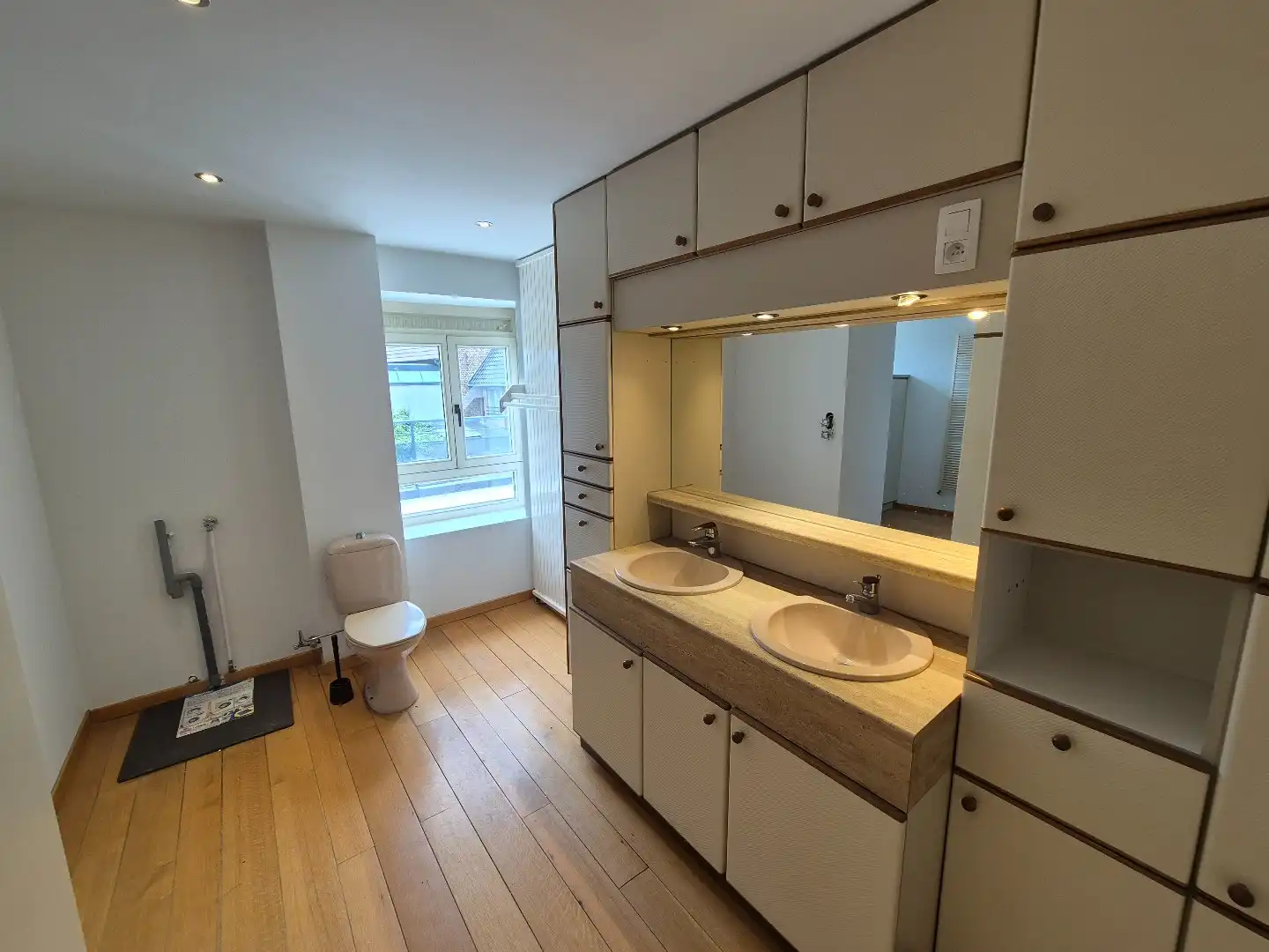 Ruim appartement met uitzonderlijk groot zonneterras in het centrum van Kortessem foto 6