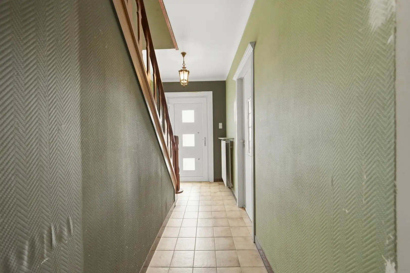 Op te frissen open bebouwing met veel ruimte en potentieel foto 4