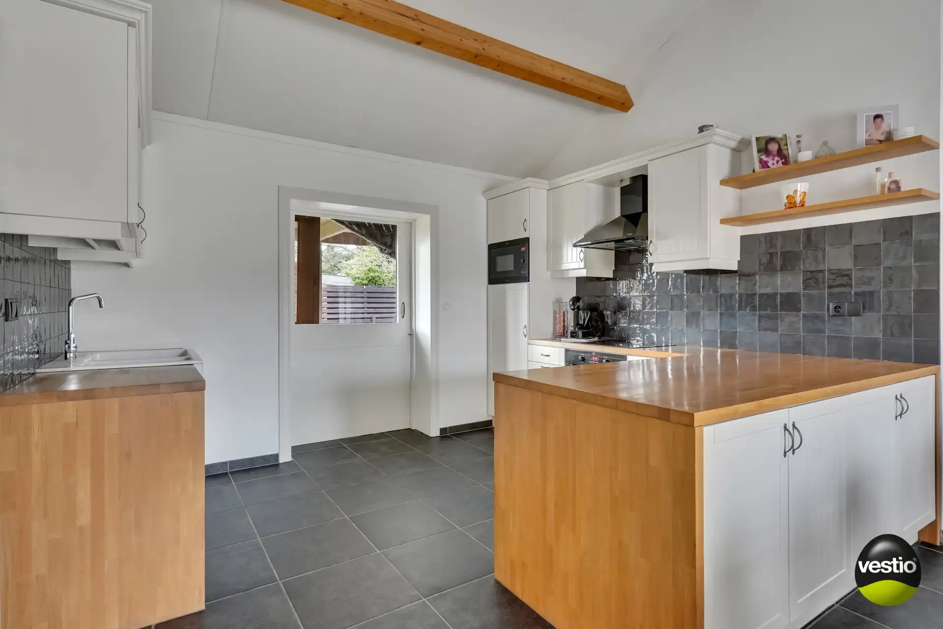 GERENOVEERDE LANGGEVELHOEVE OP 37,90 ARE MET TOPLIGGING IN ZEVENHUIZEN foto 17